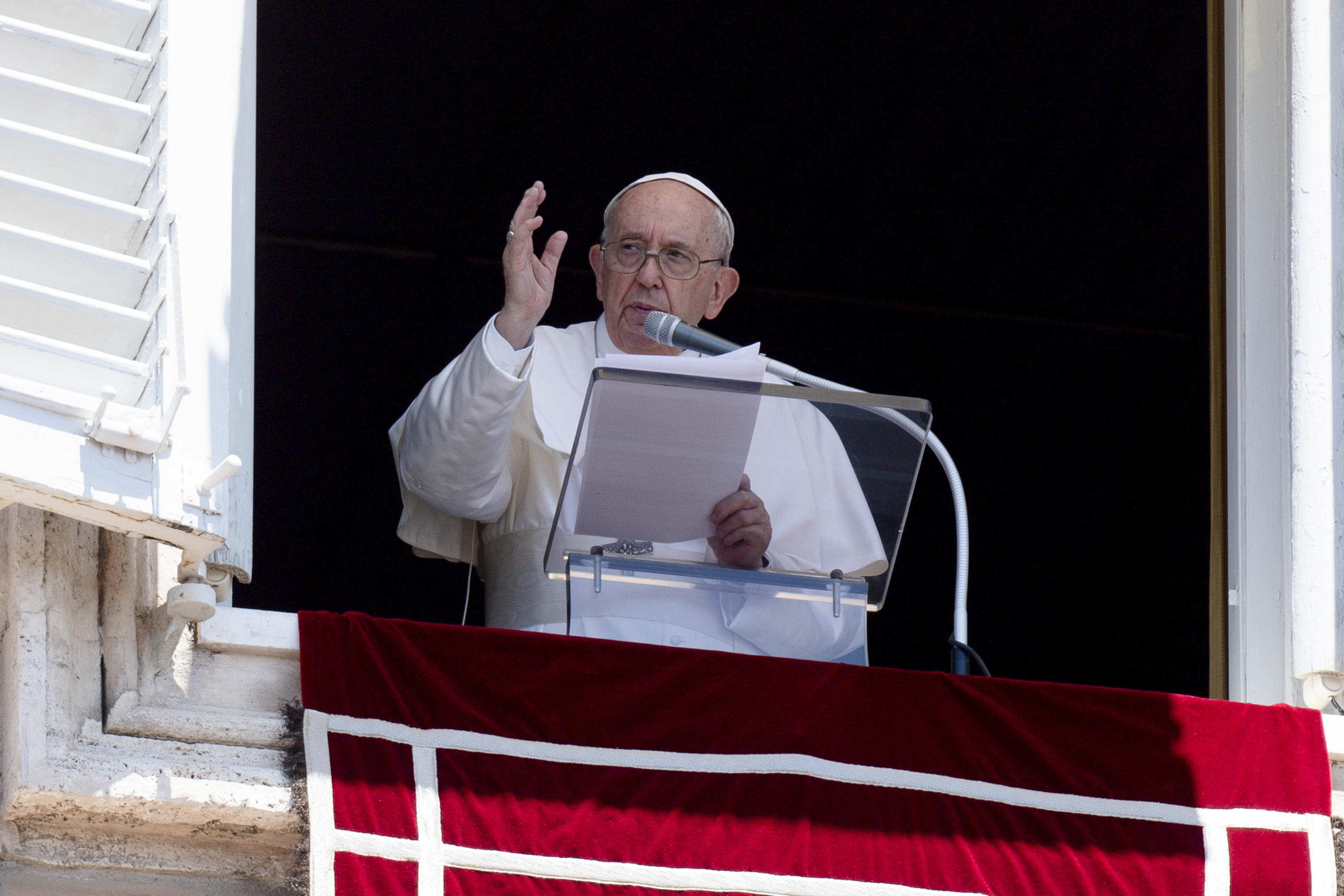 ANSA/VATICAN MEDIA papa angelus