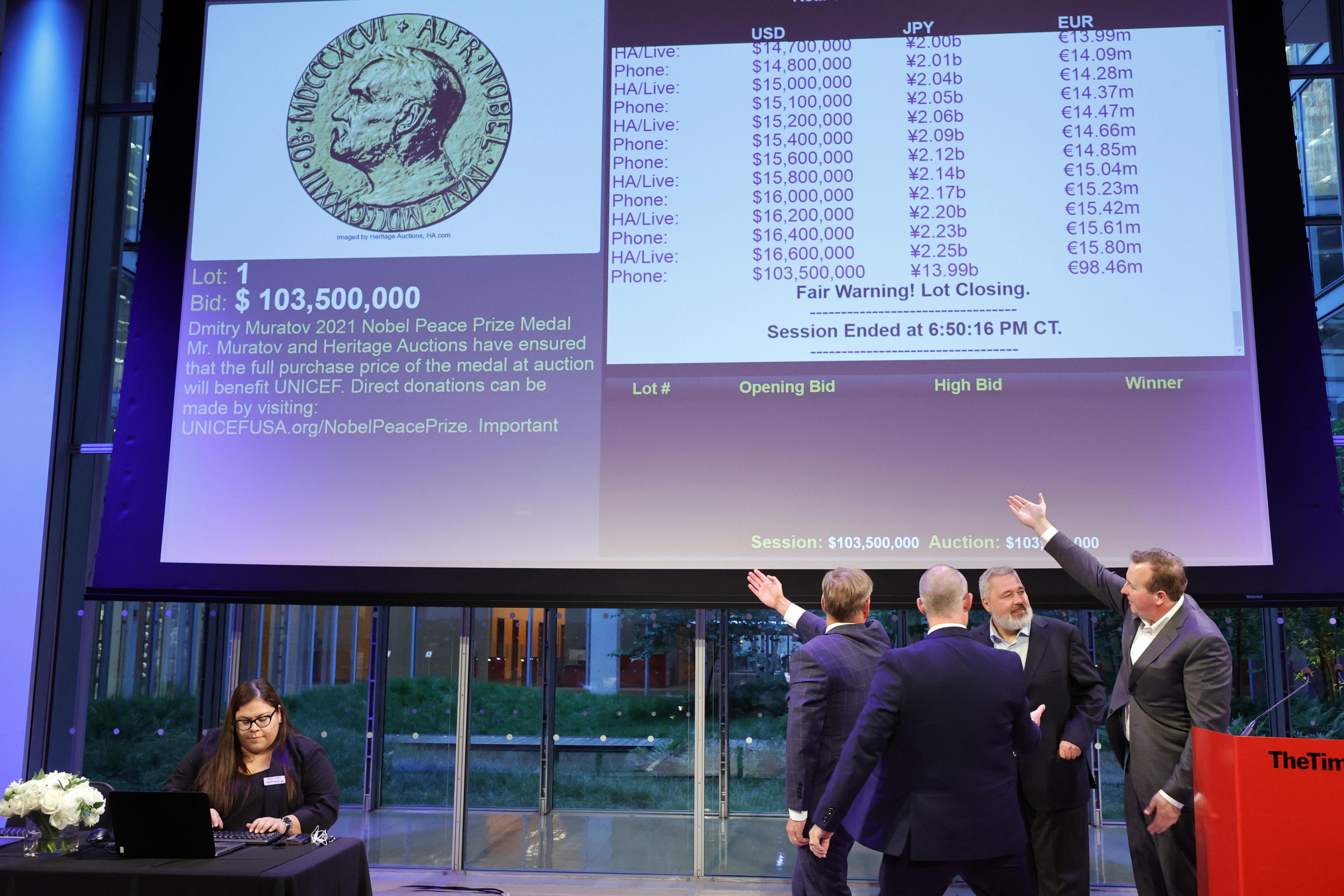 ANSA/EPA/JASON SZENES dmitry muratov nobel per la pace