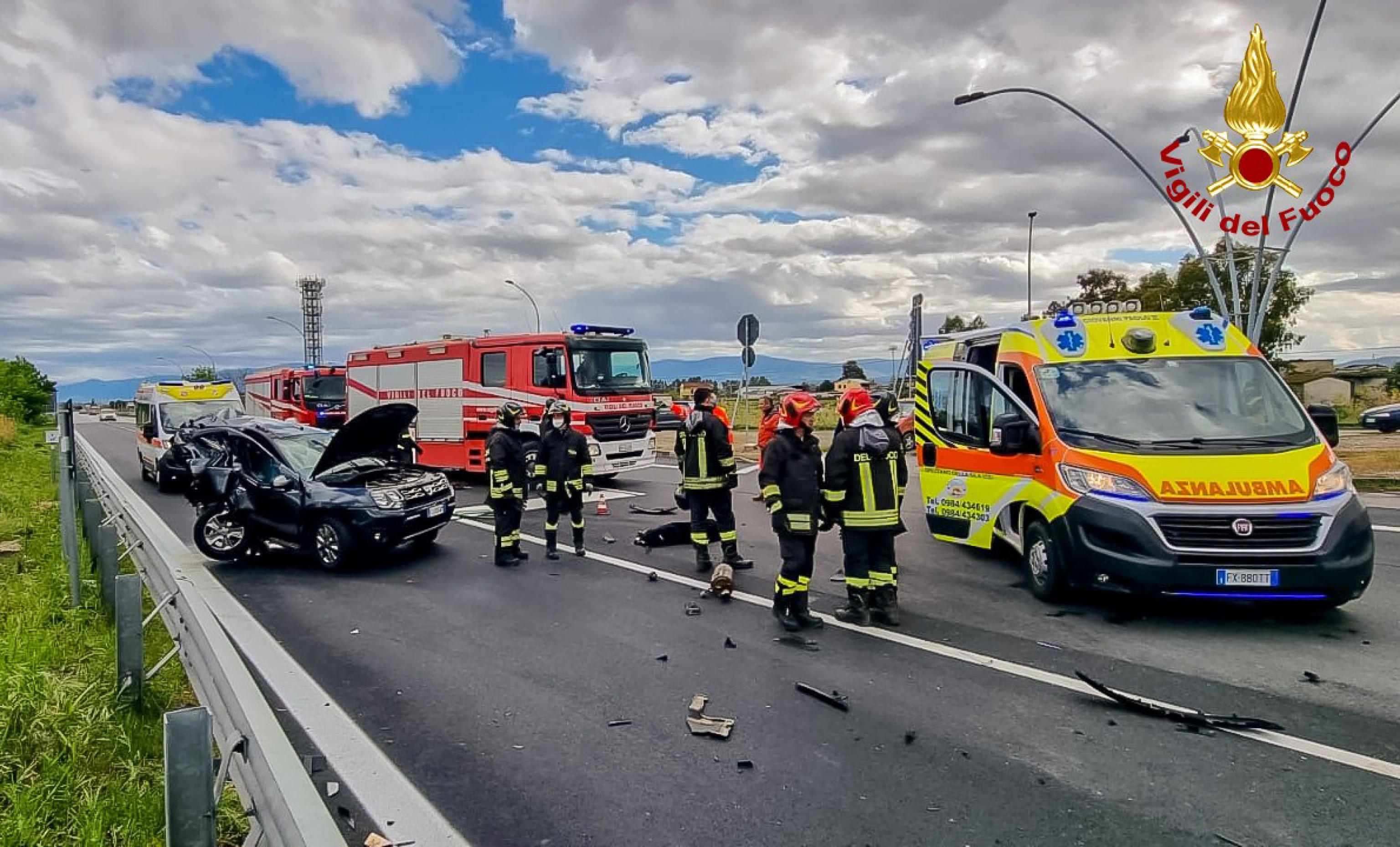ANSA/US VIGILI DEL FUOCO incidenti stradali incidente