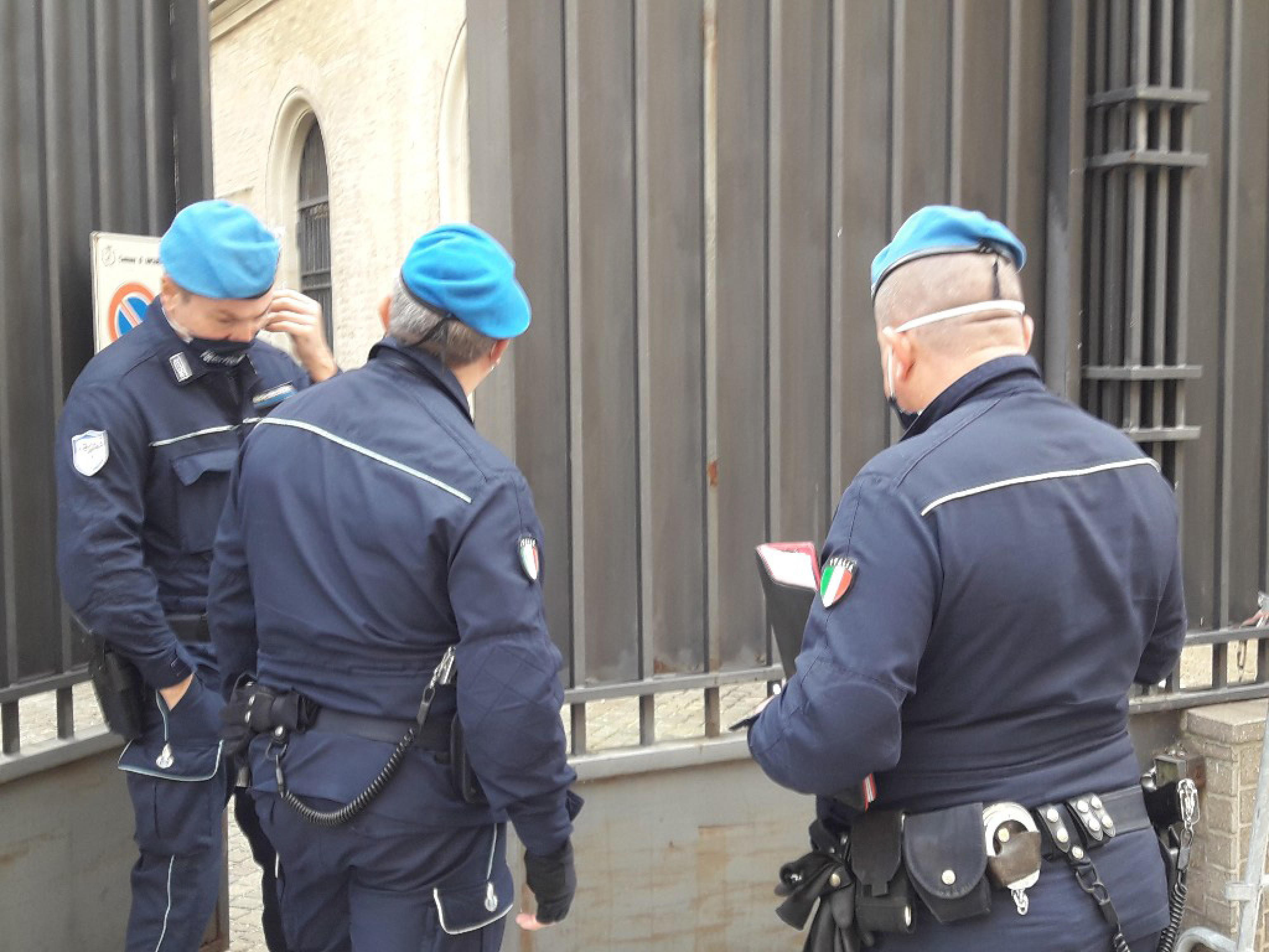 polizia - ANSA/DANIELE CAROTTI