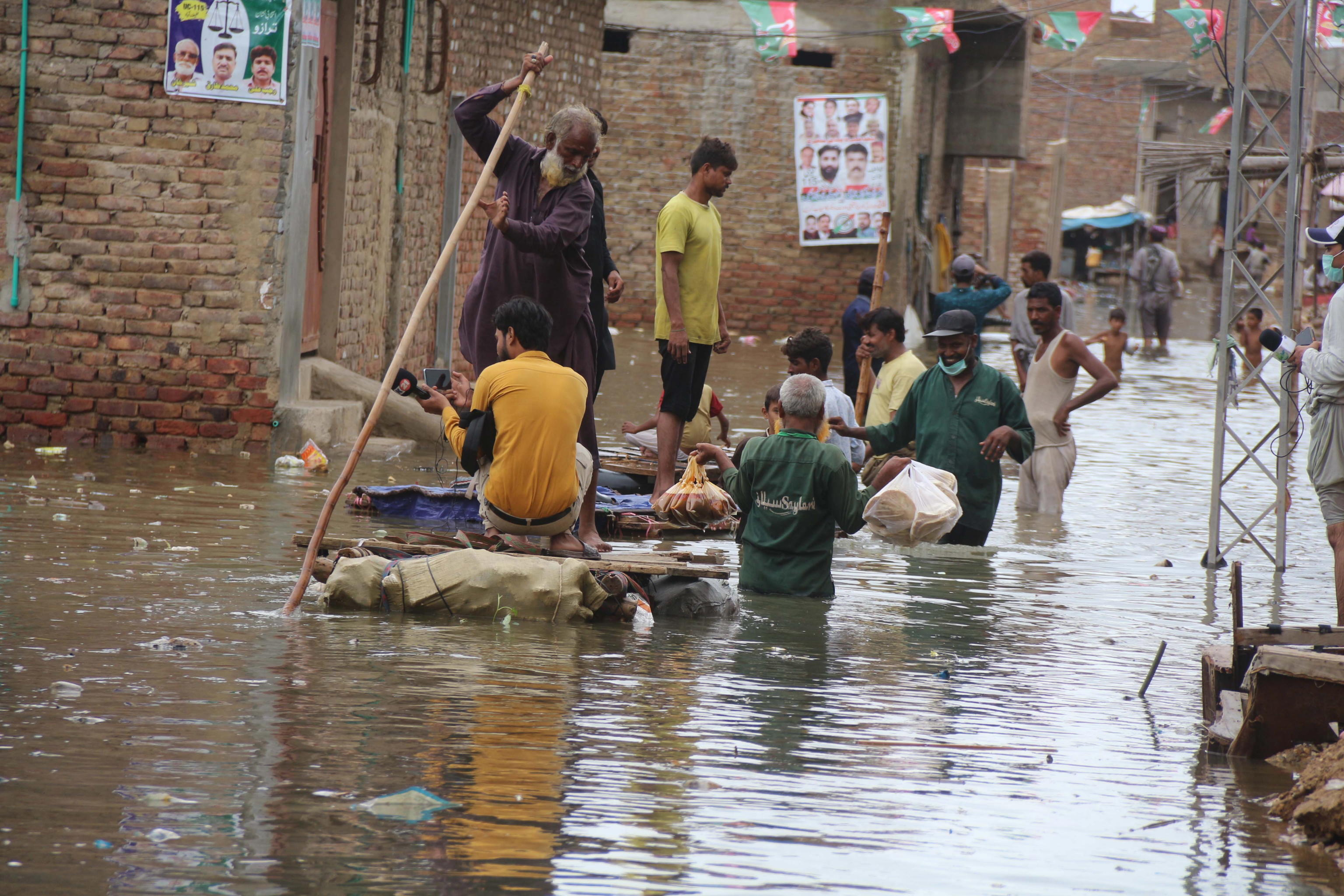 EPA/NADEEM KHAWAR