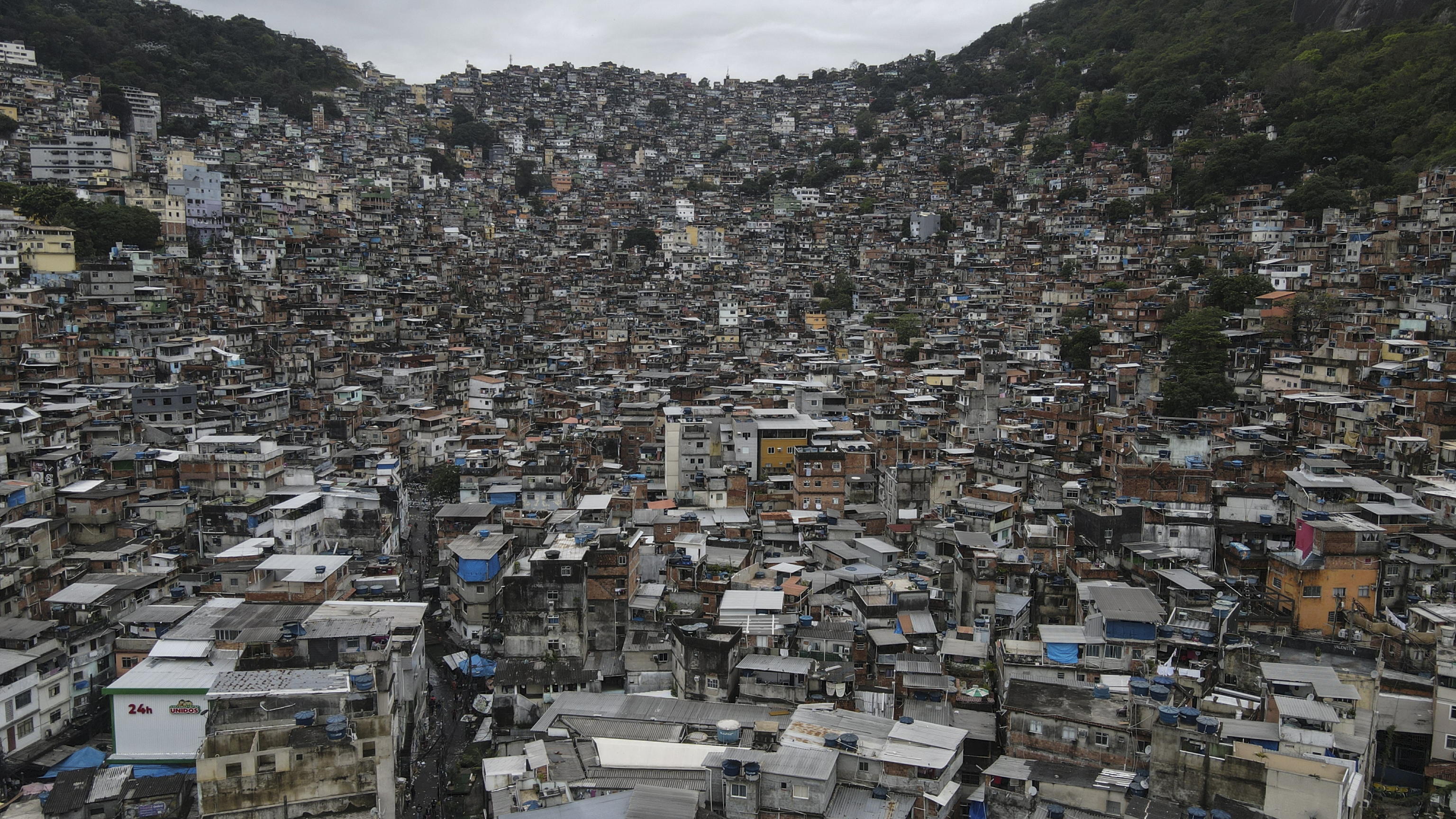 EPA/Antonio Lacerda