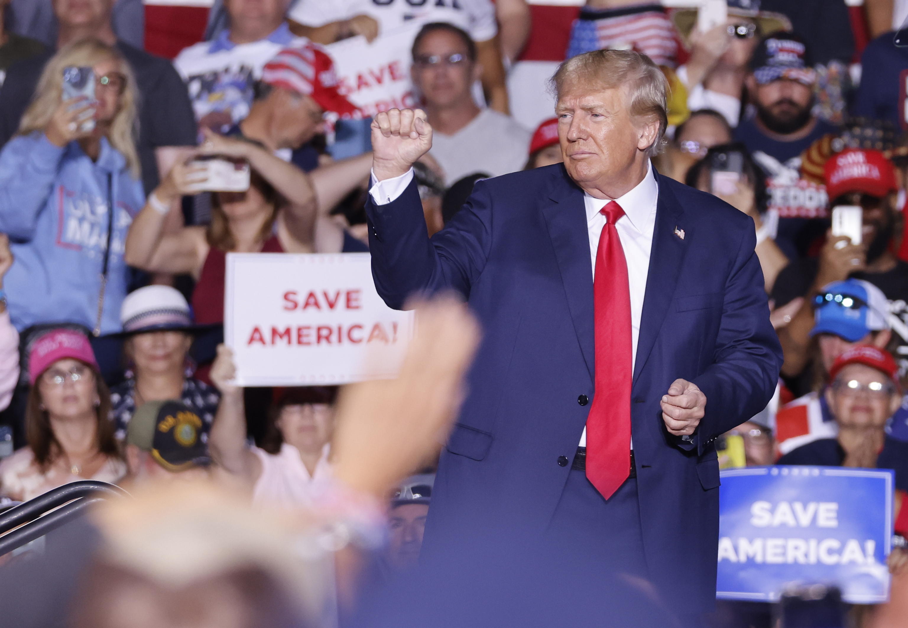 Trump inneggiante