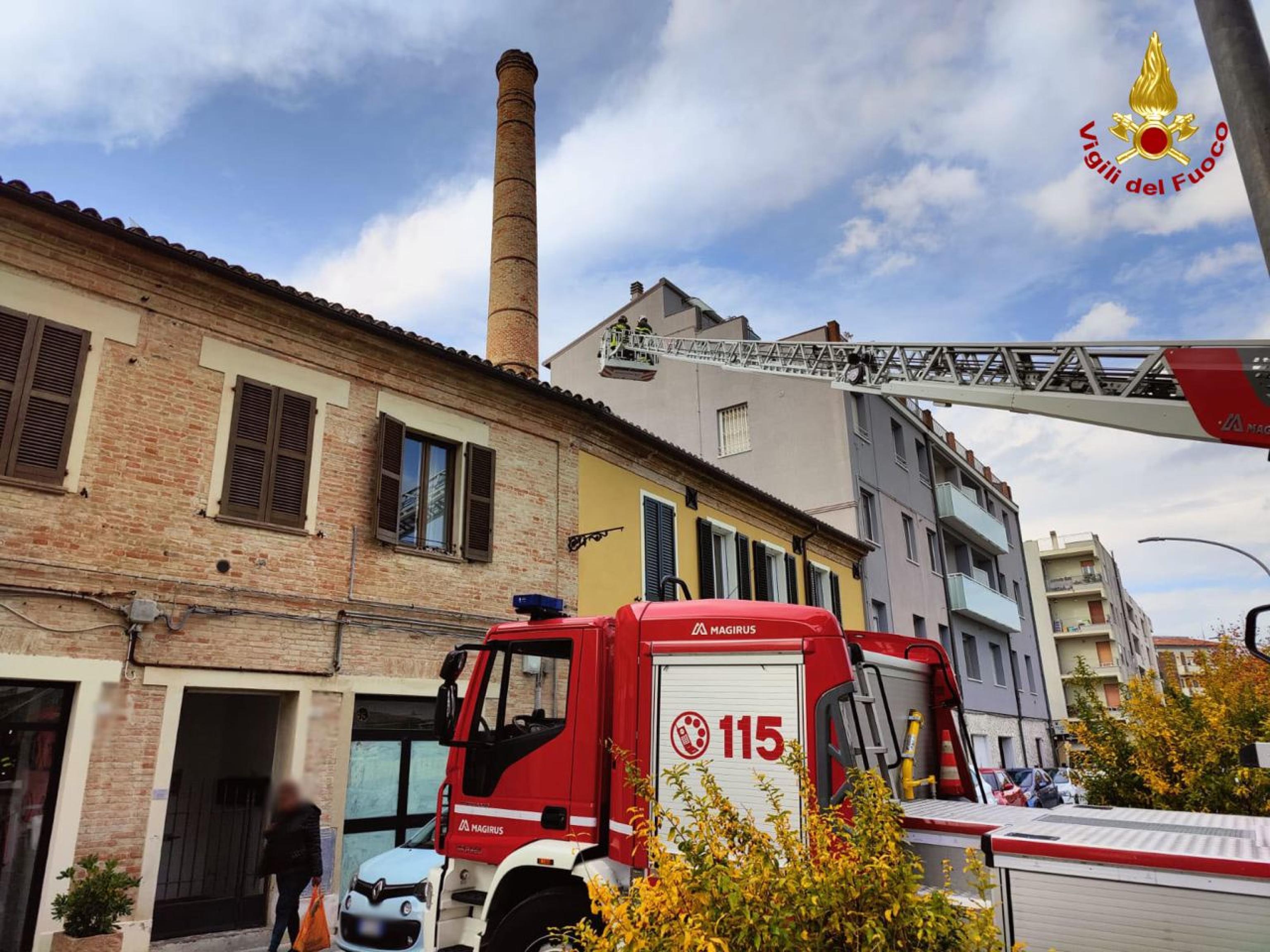 ANSA/ VIGILI DEL FUOCO