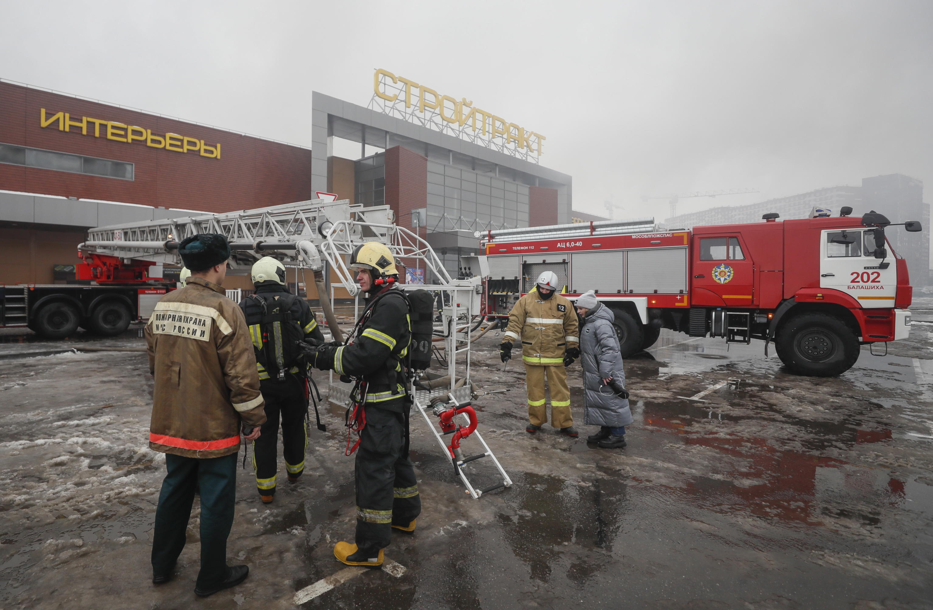 incendio centro commerciale mosca