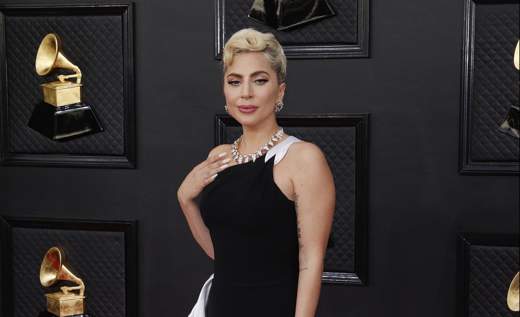 LADY GAGA