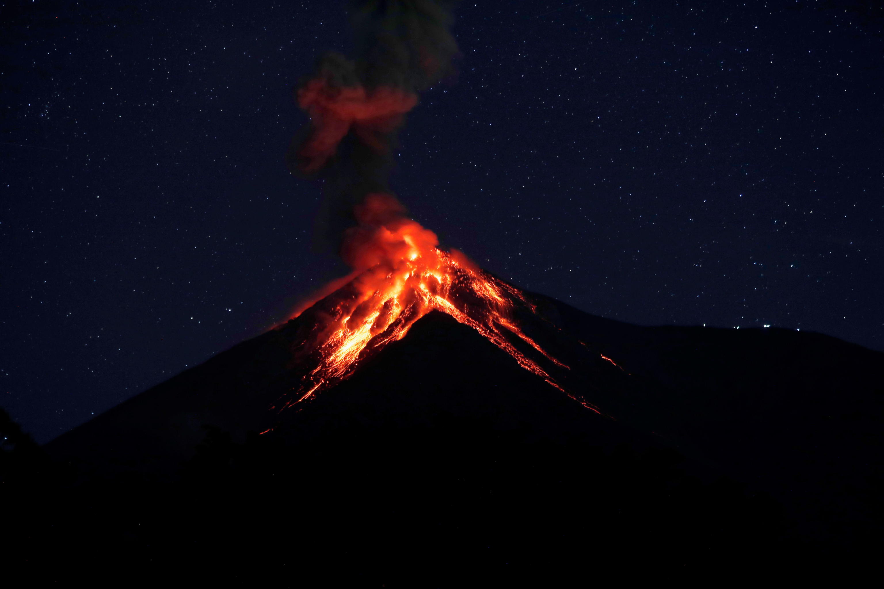 vulcano fuego