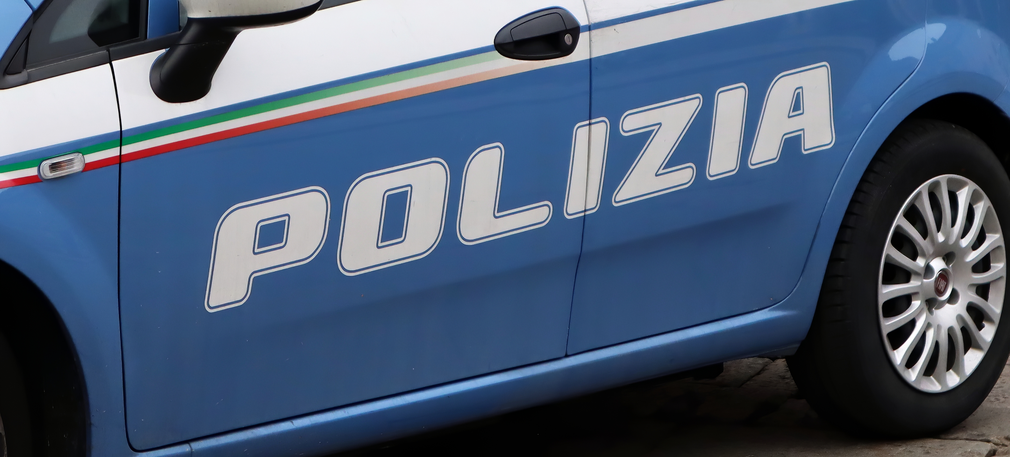 polizia trapper manette giovani