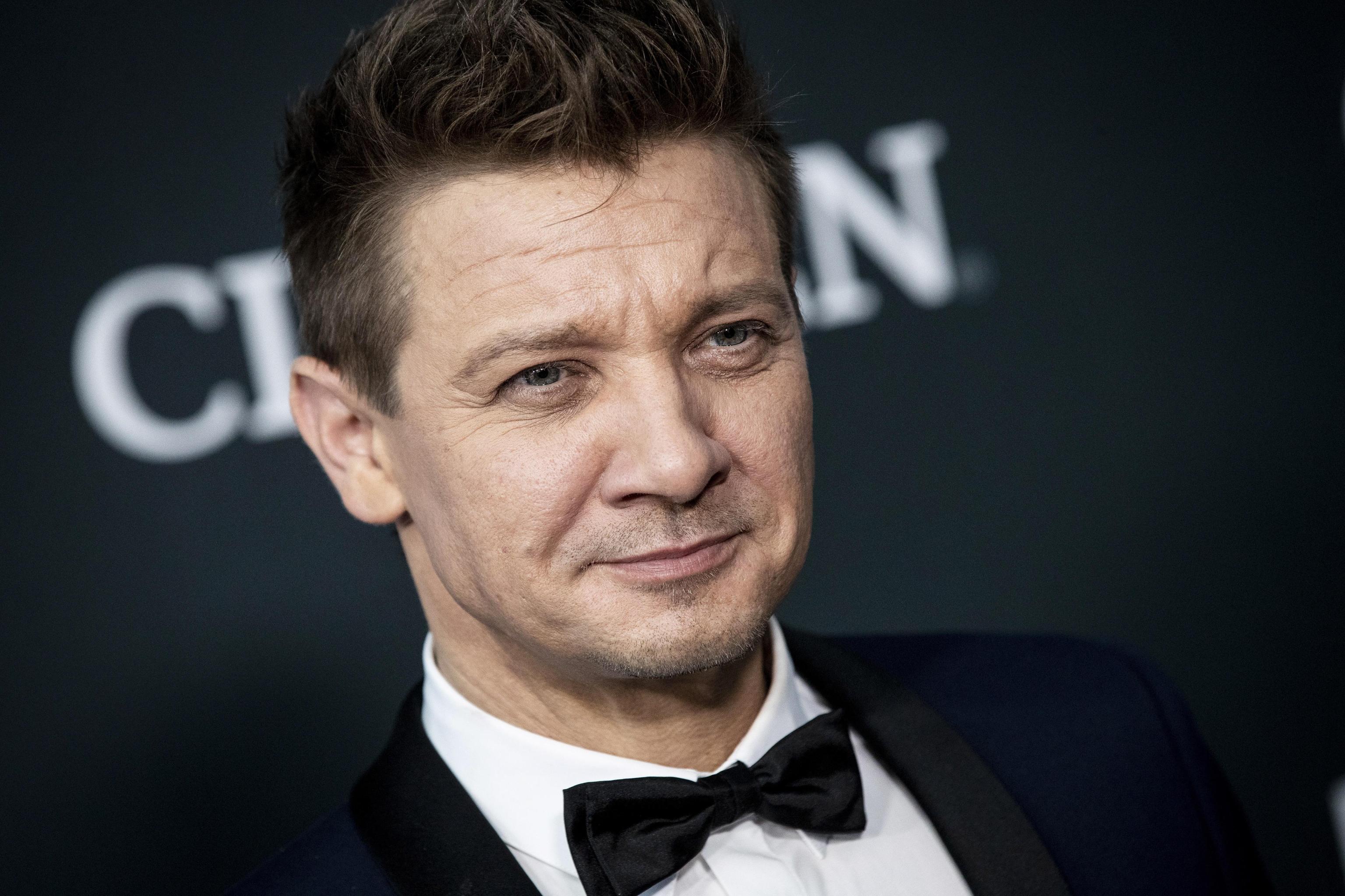 JEREMY RENNER