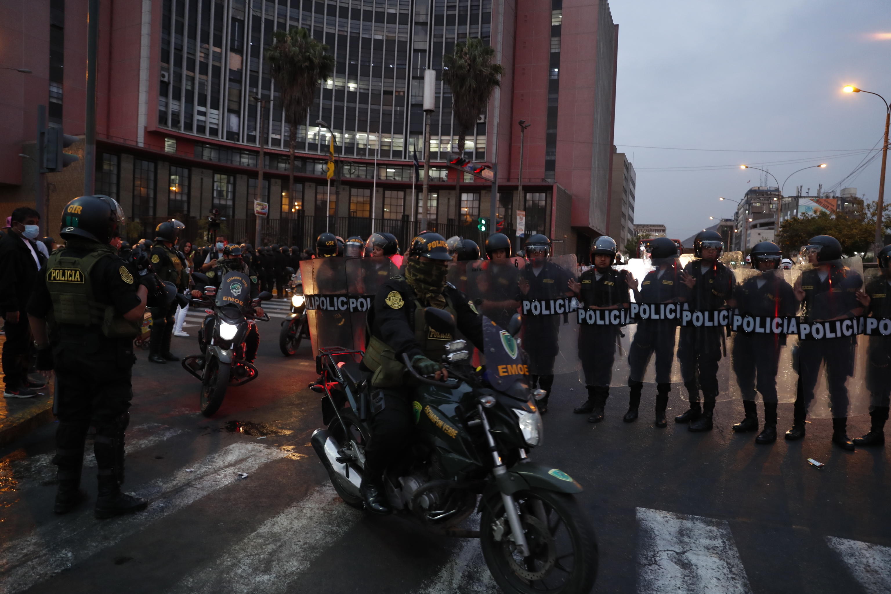proteste perù polizia