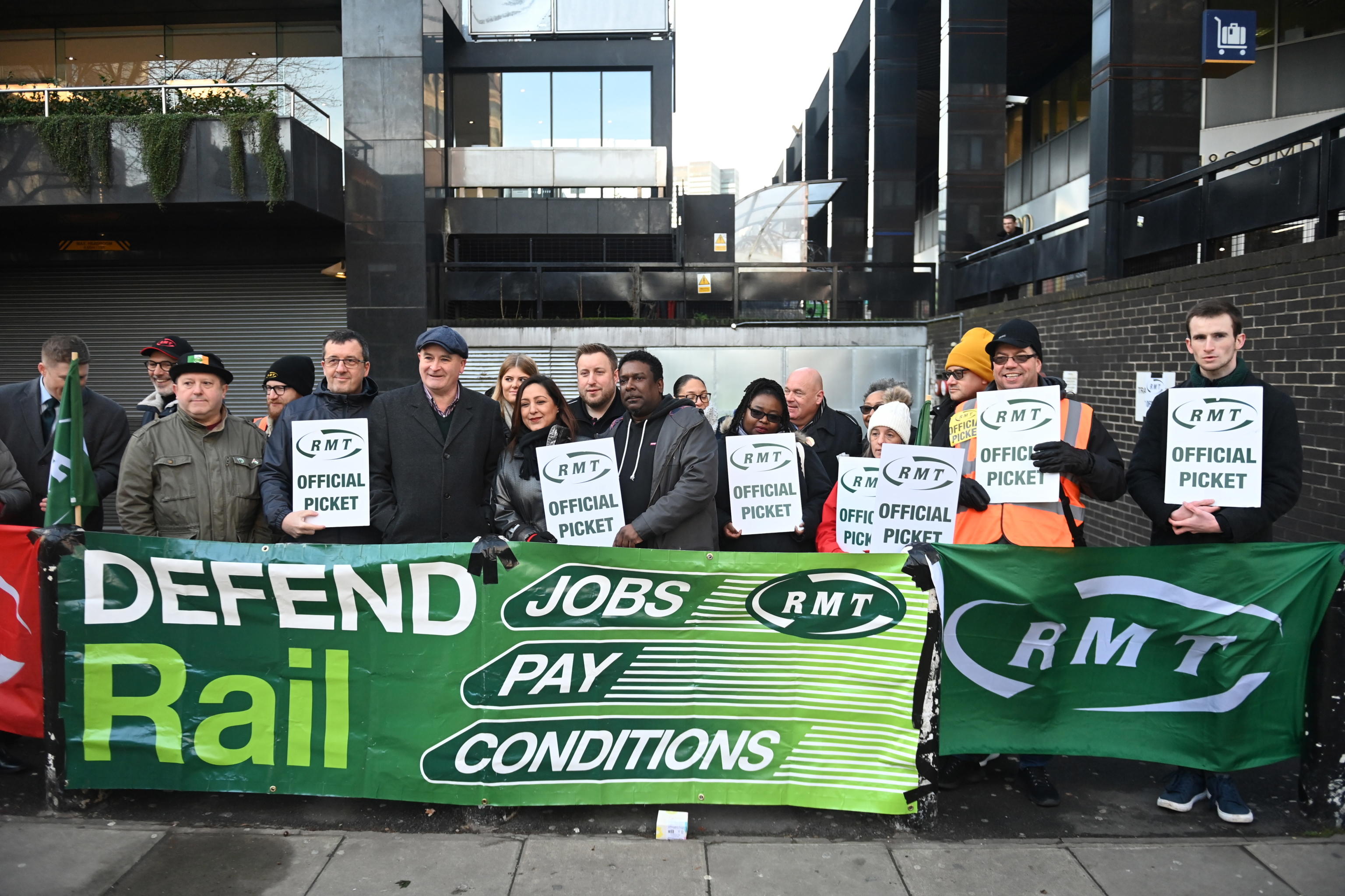EPA/NEIL HALL