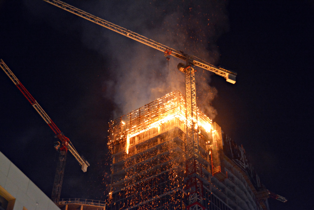 INCENDIO GRATTACIELO