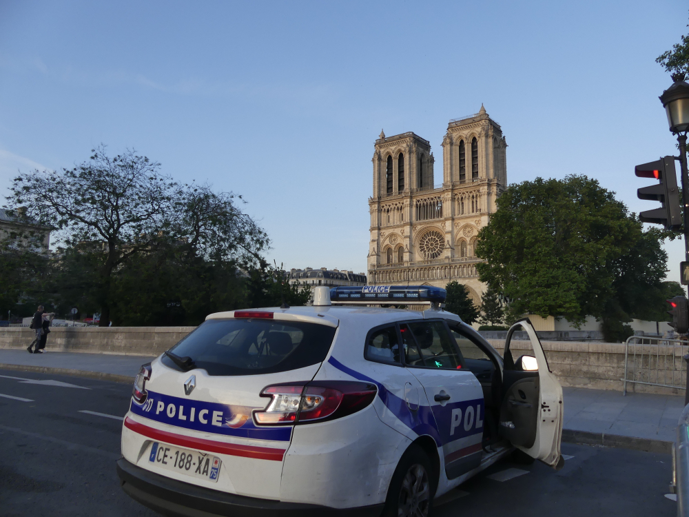 PARIGI POLIZIA