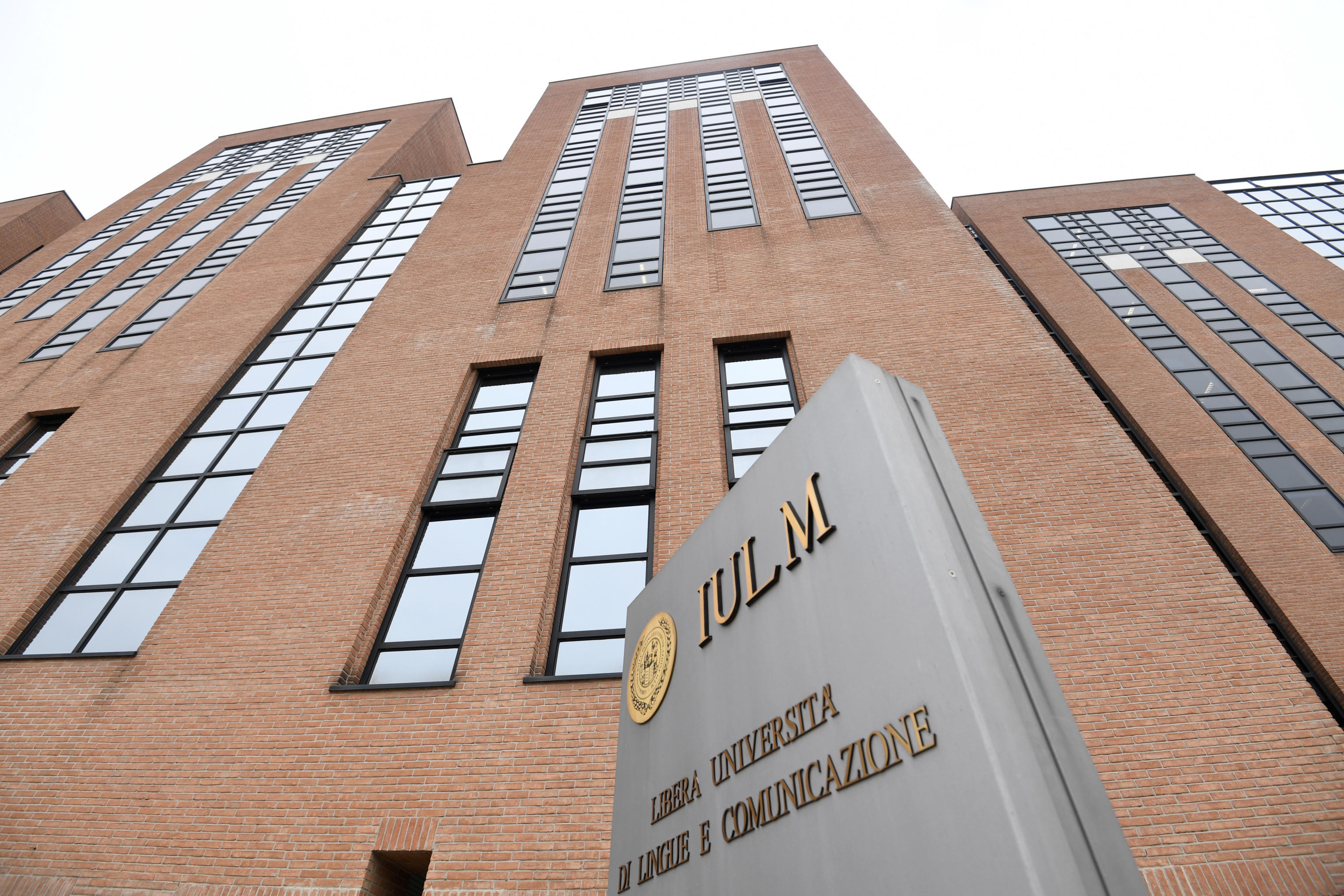 università