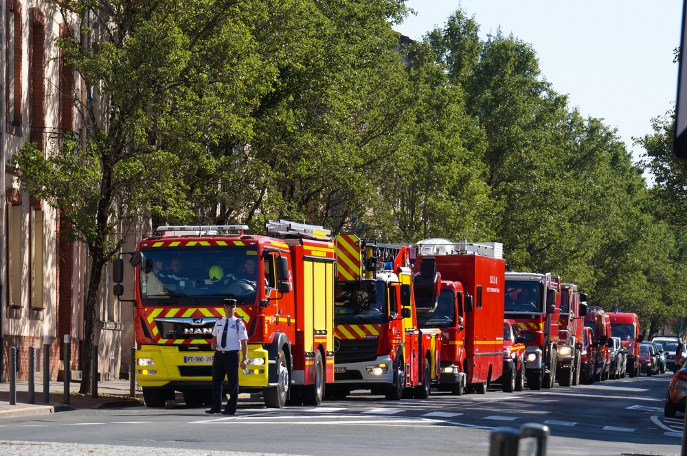 VIGILI DEL FUOCO FRANCIA INCENDIO ROGO