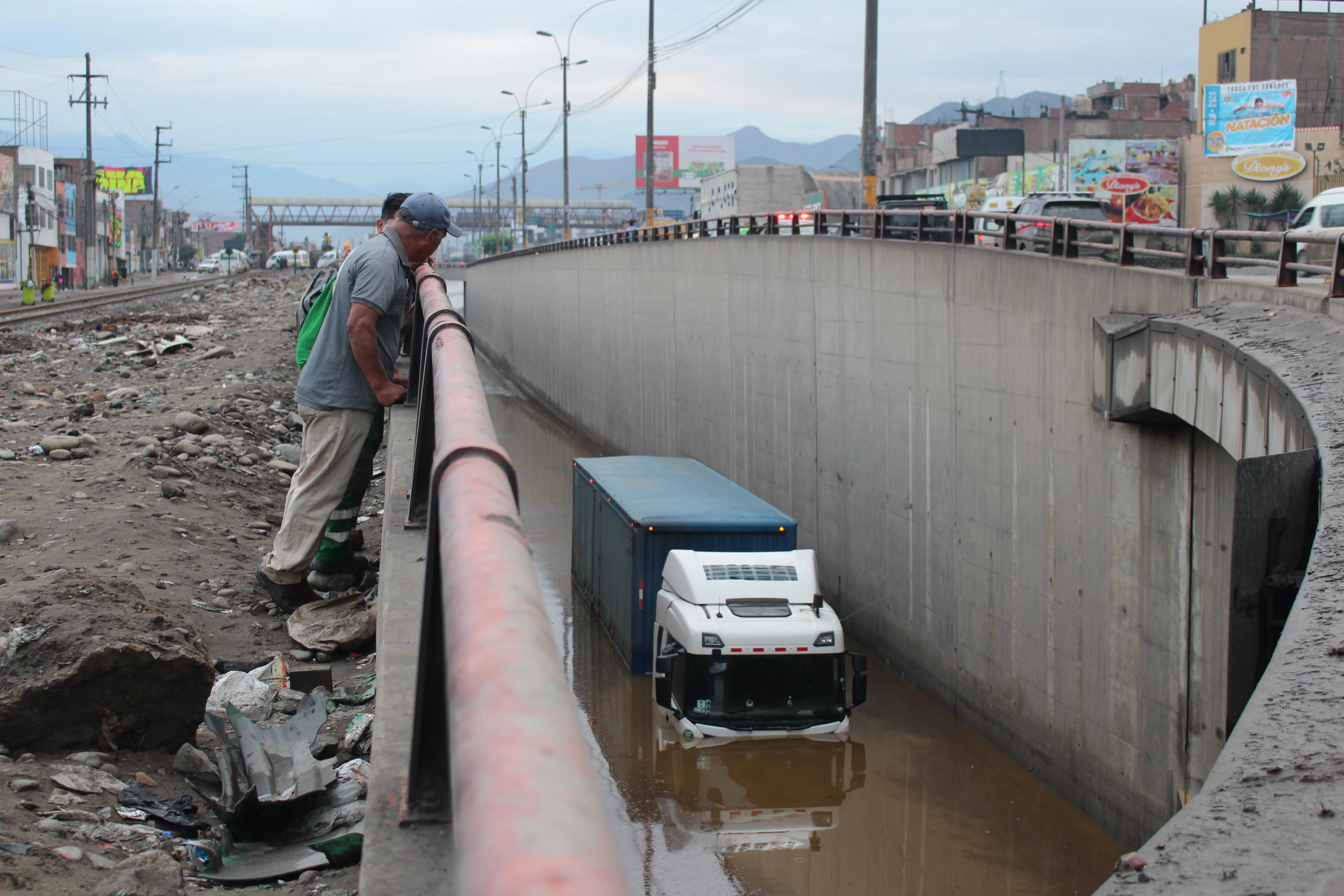 MALTEMPO LIMA PERù INONDAZIONI
