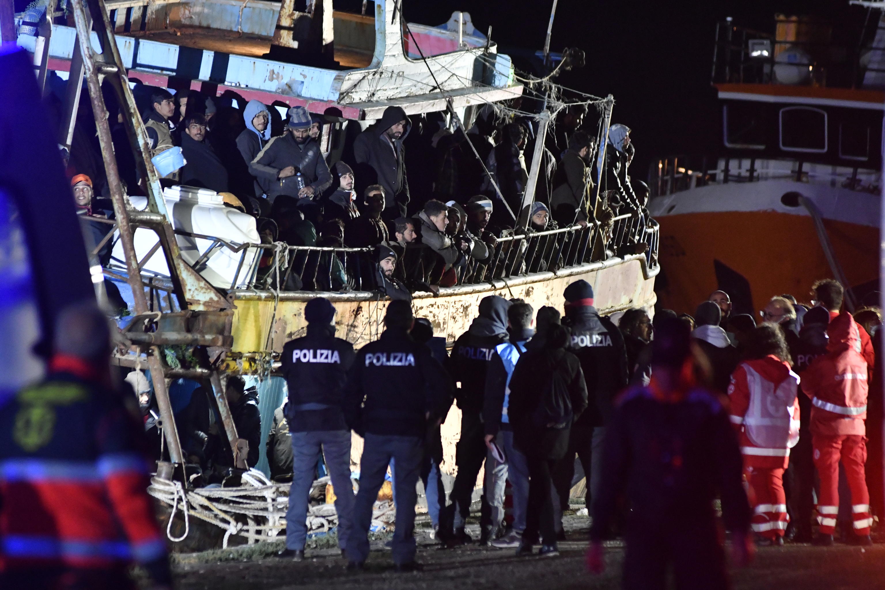 migranti crotone
