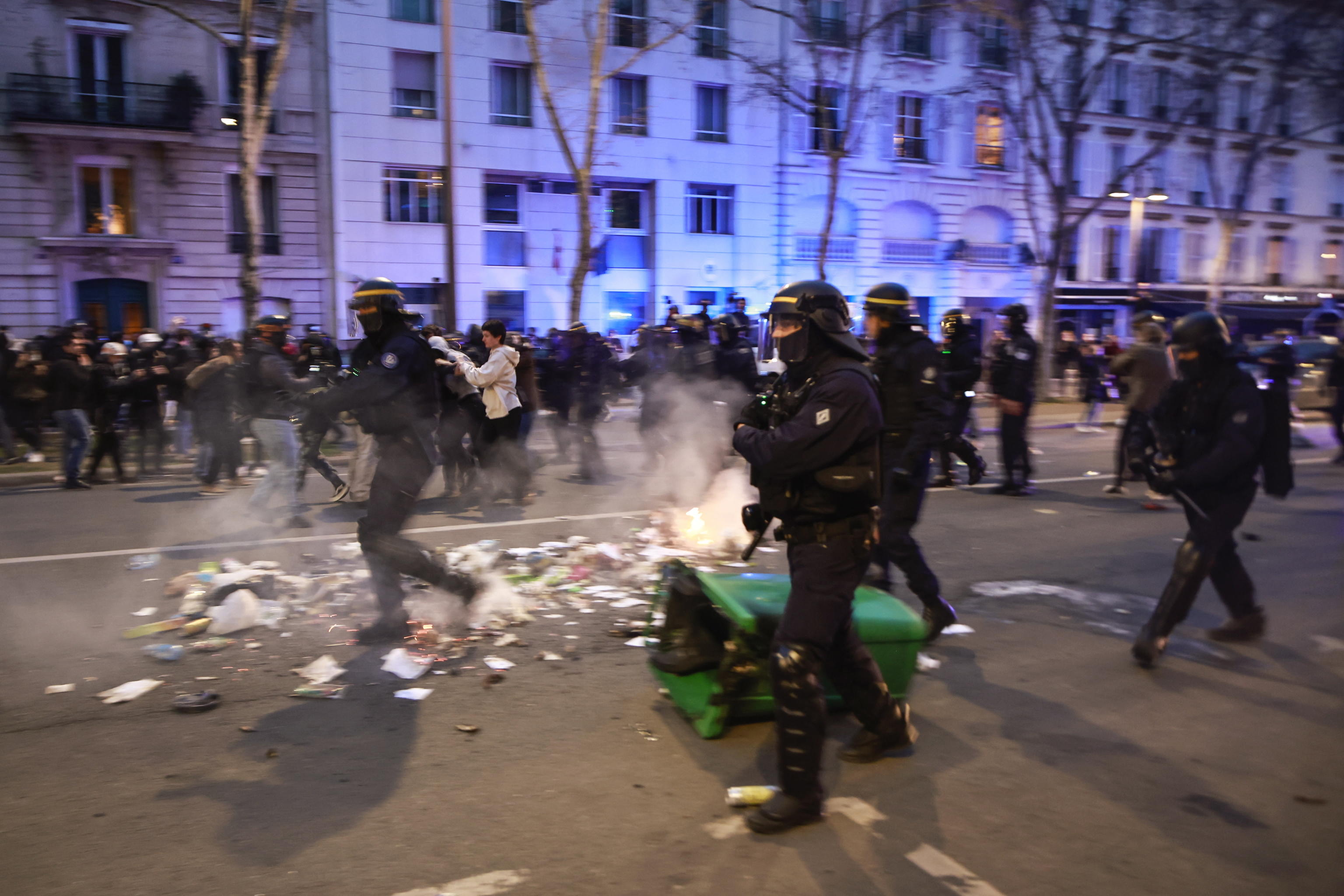 SCONTRI FRANCIA PARIGI RIFORMA PENSIONI