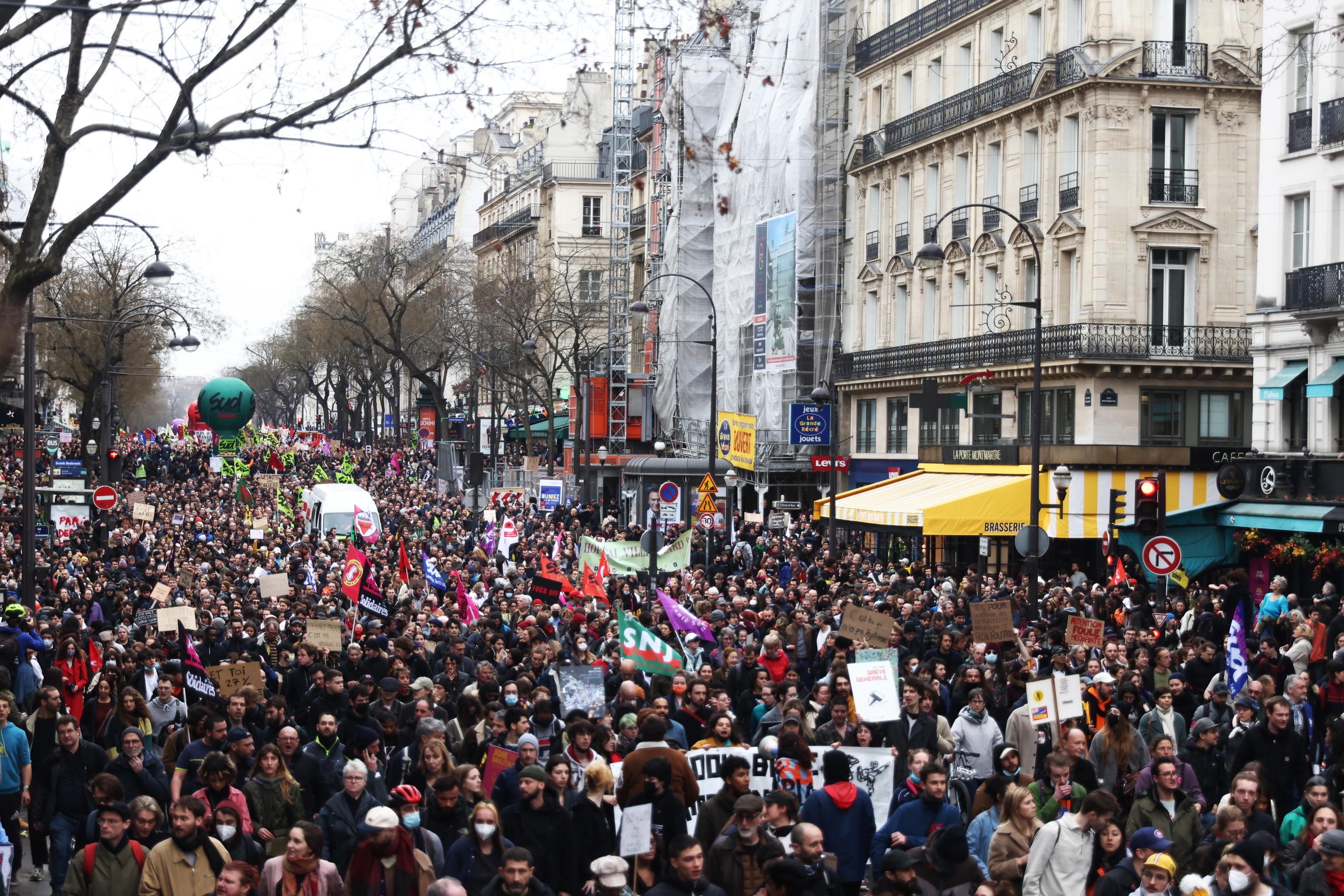 FRANCIA PROTESTE RIFORMA PENSIONI PARIGI
