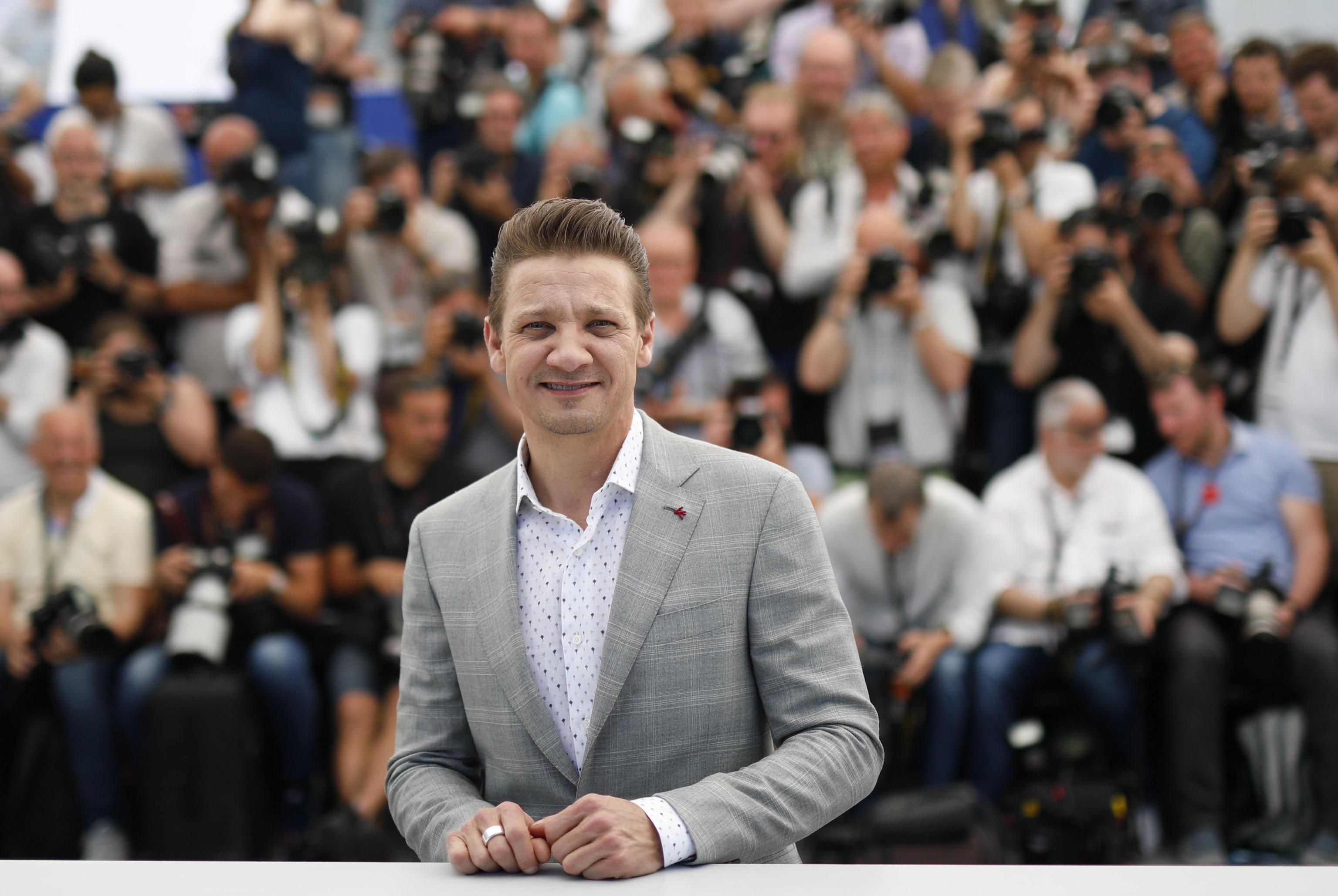 JEREMY RENNER