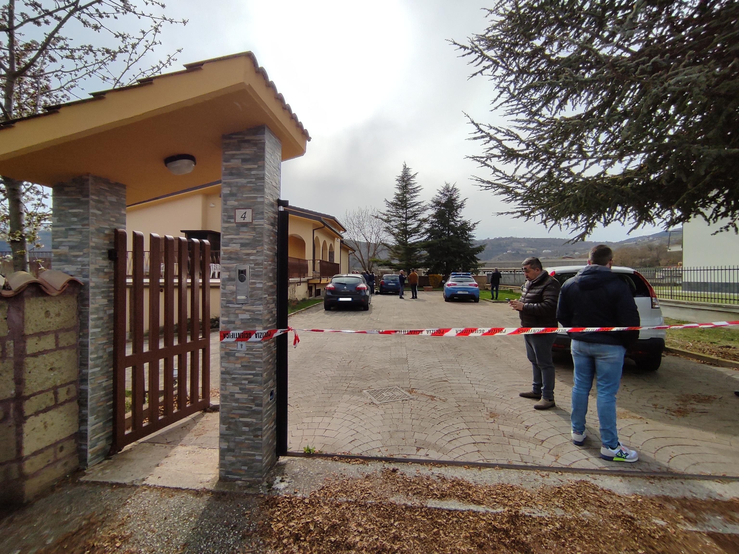 L'AQUILA EX PRIMARIO CARLO VICENTINI MOGLIE FIGLI
