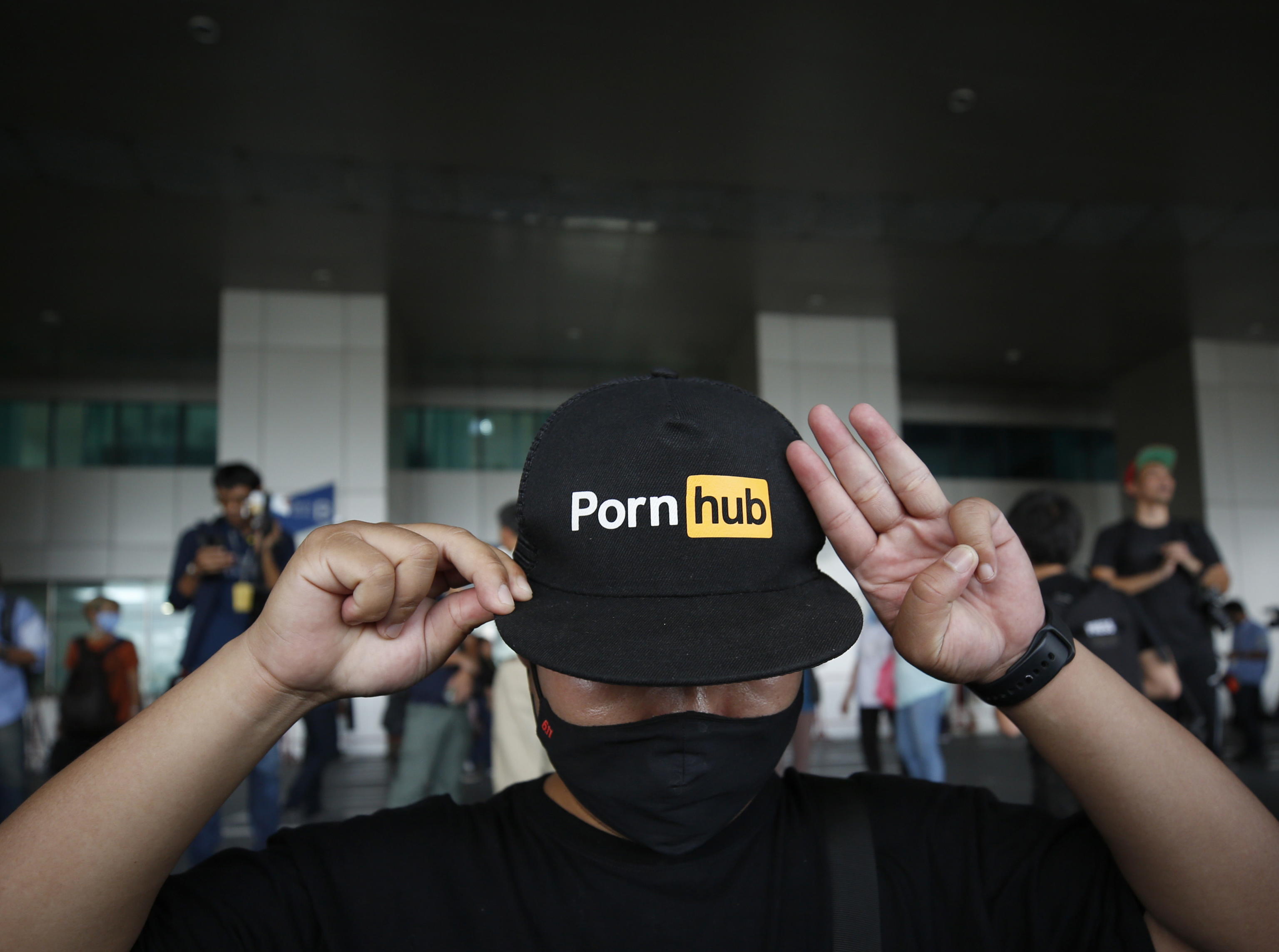 PORNHUB