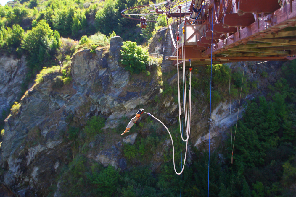 BUNGEE JUMPING