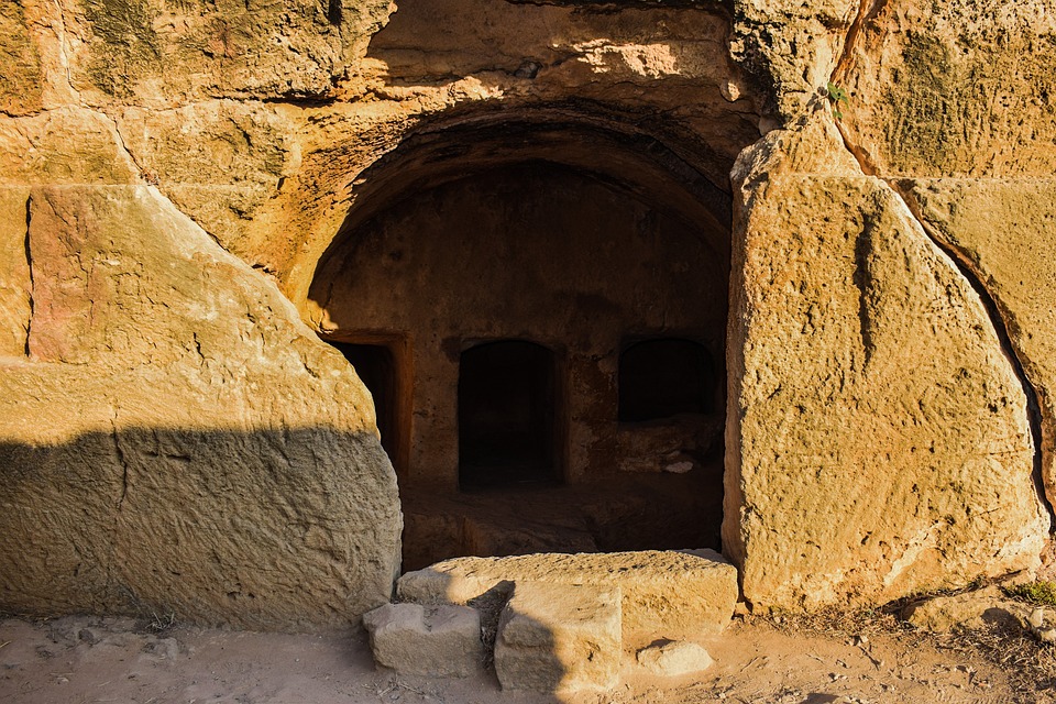 tomba scavi archeologici leeds