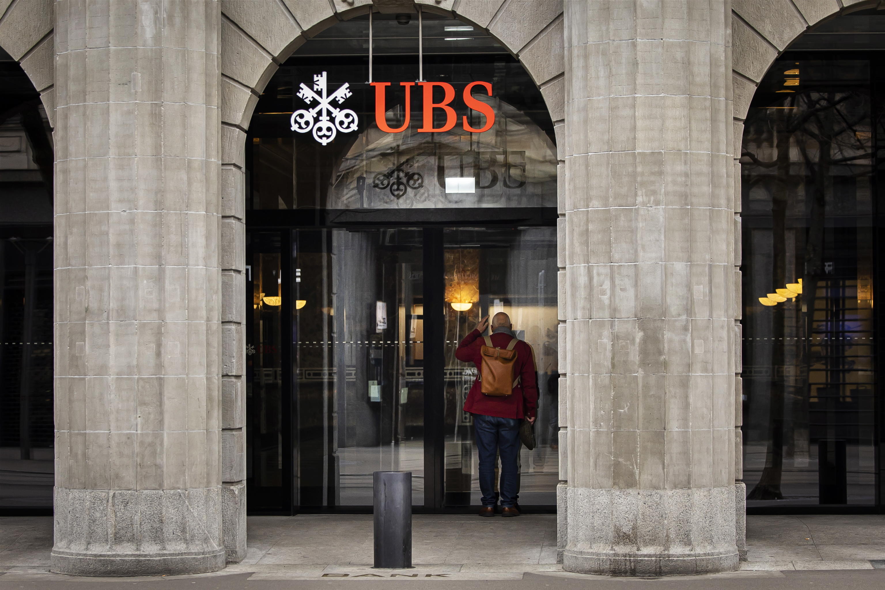 UBS CREDIT SUISSE