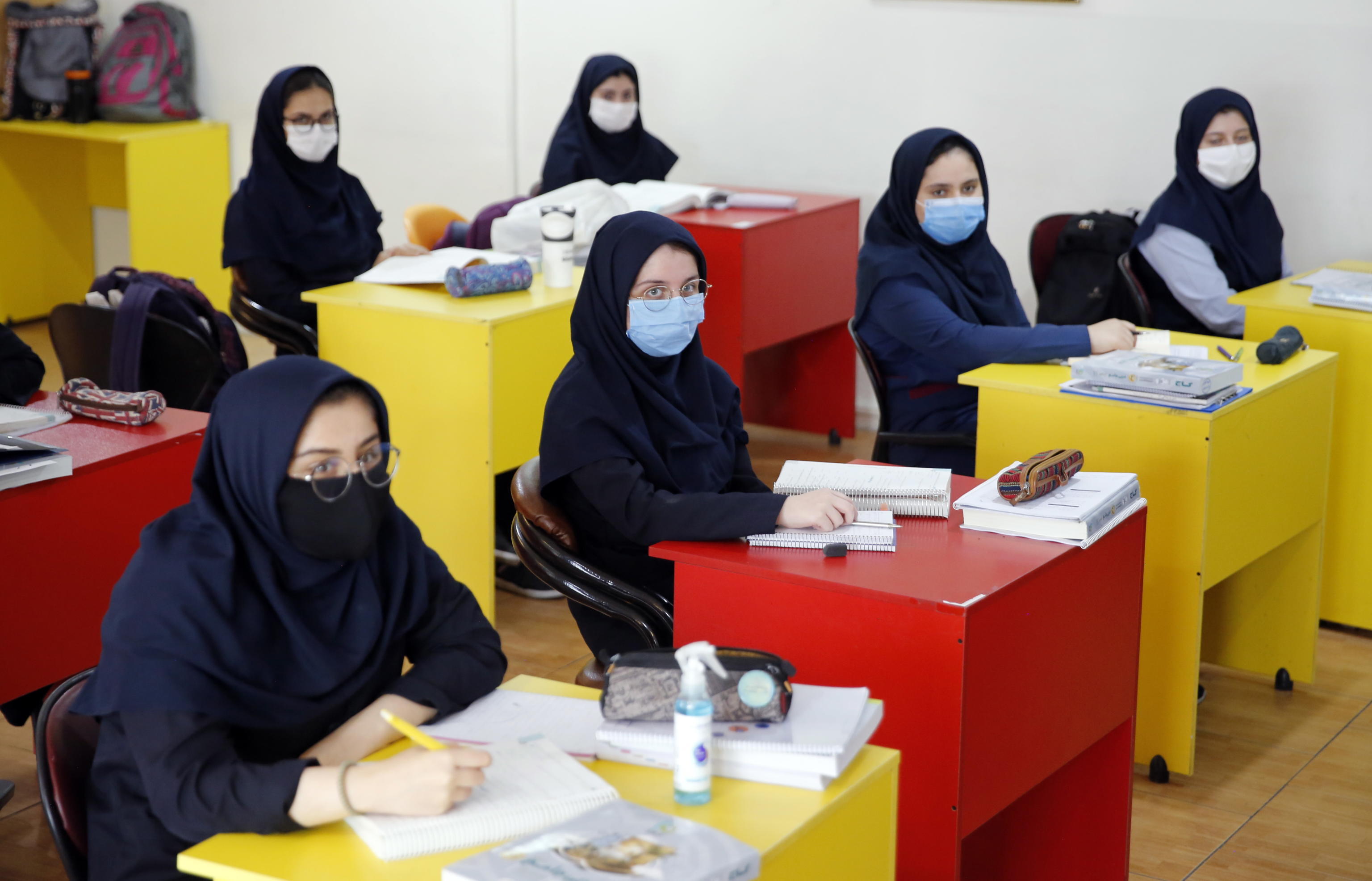 IRAN STUDENTESSE SCUOLA