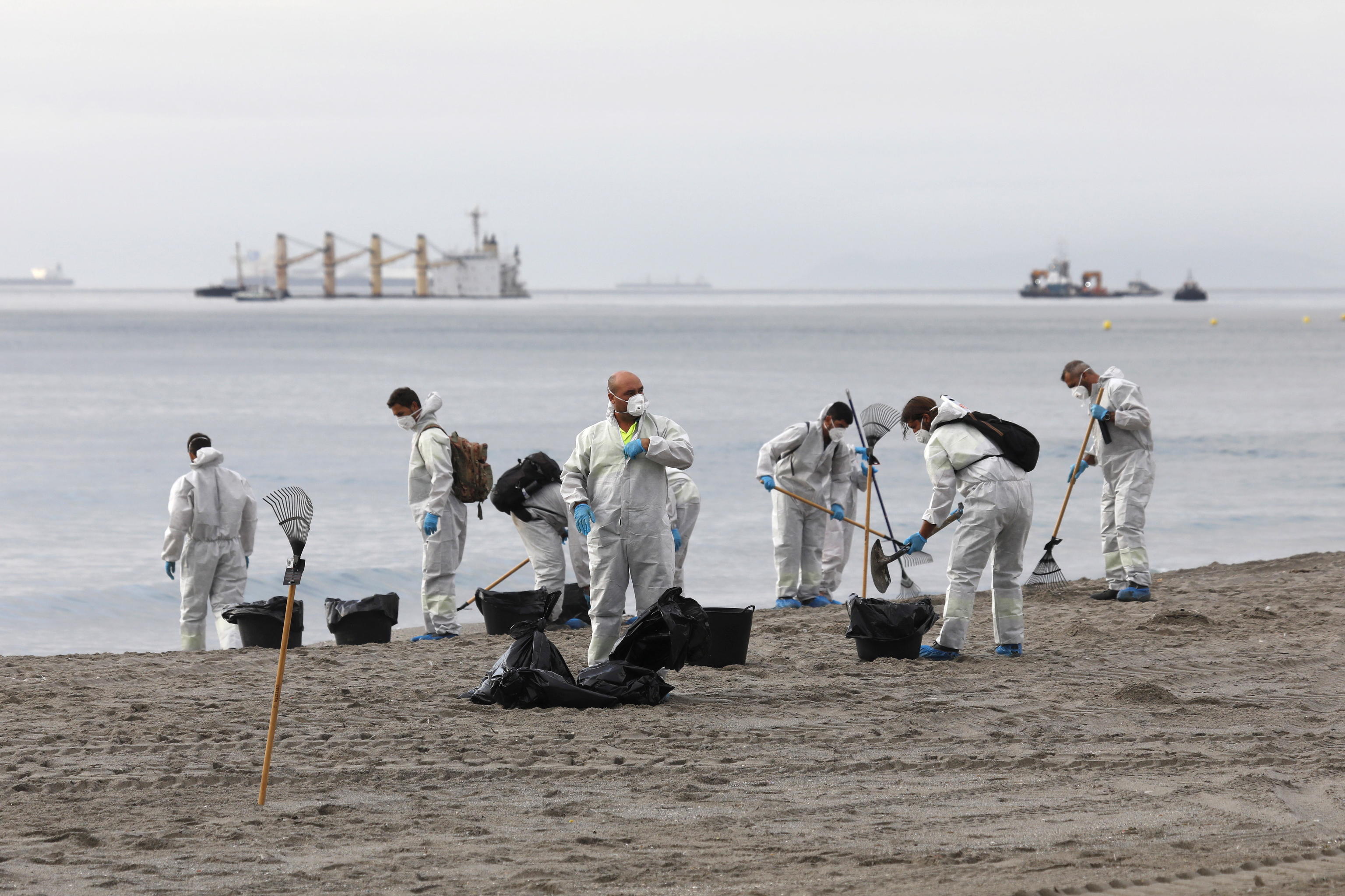 petrolio spiaggia gibilterra