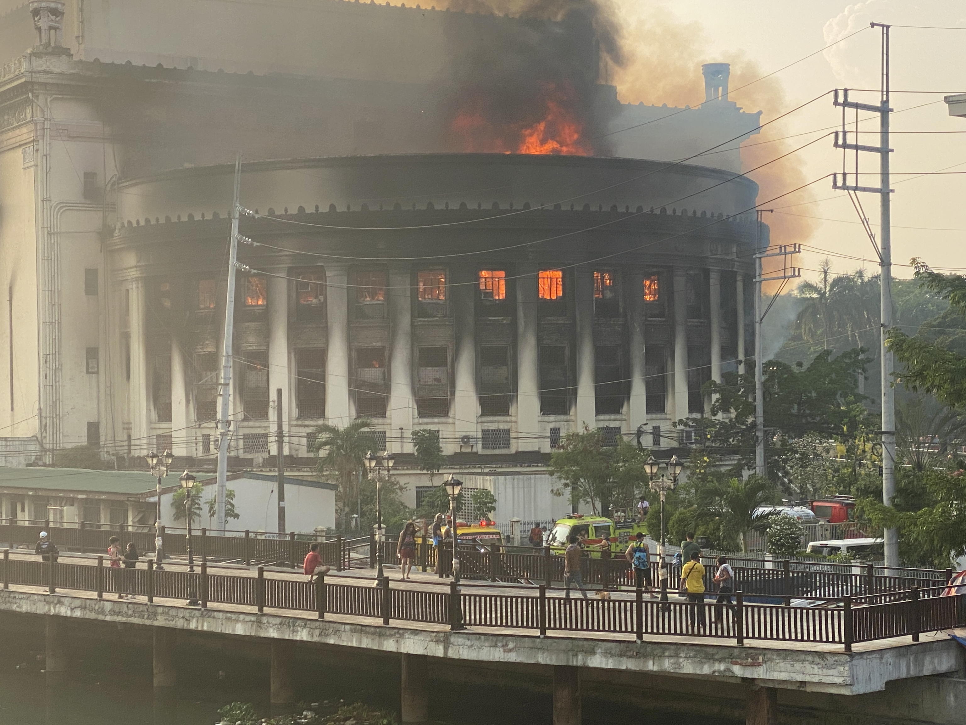 MANILA FILIPPINE INCENDIO EDIFICIO STORICO