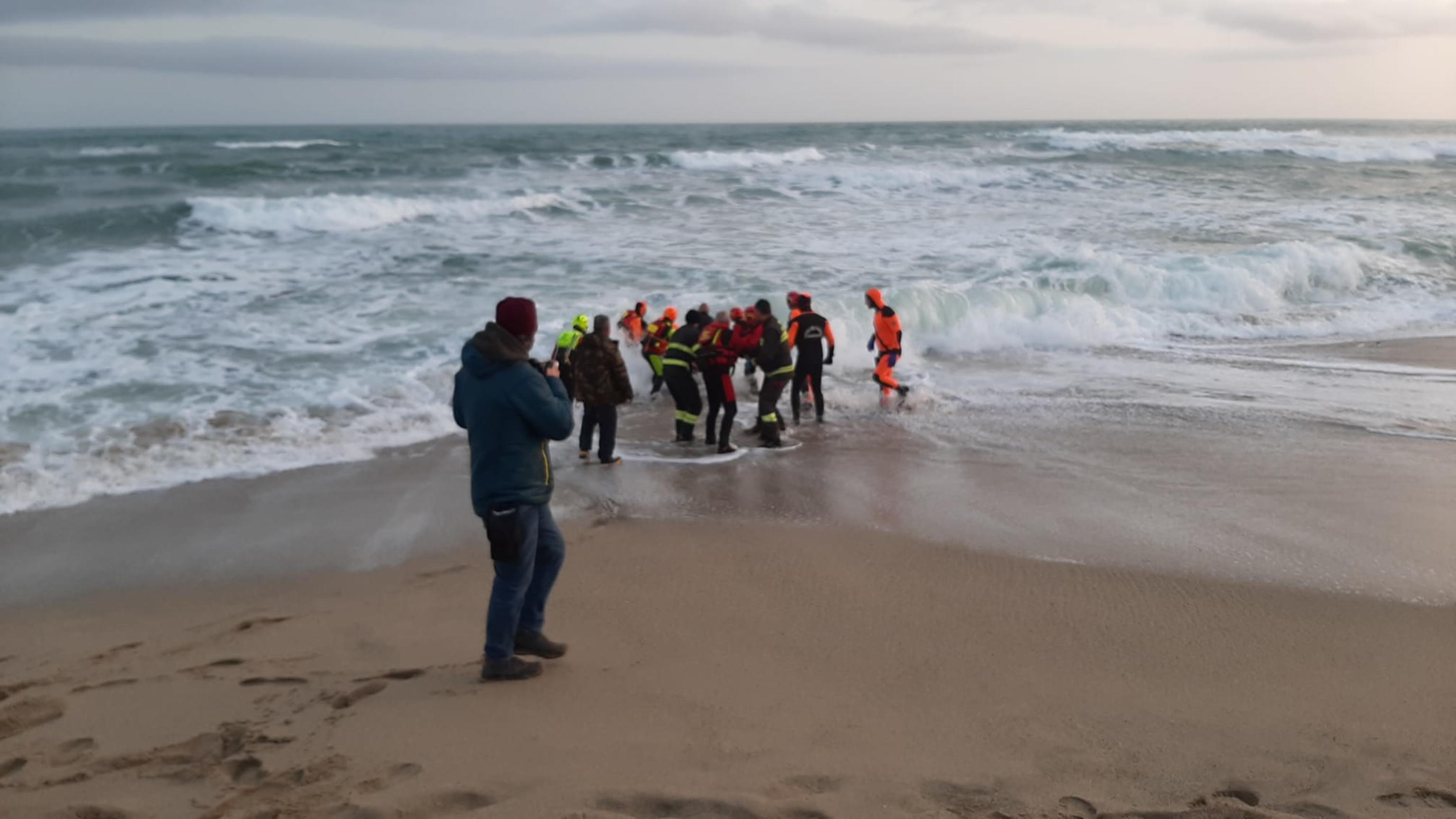 cadavere spiaggia fiumicino