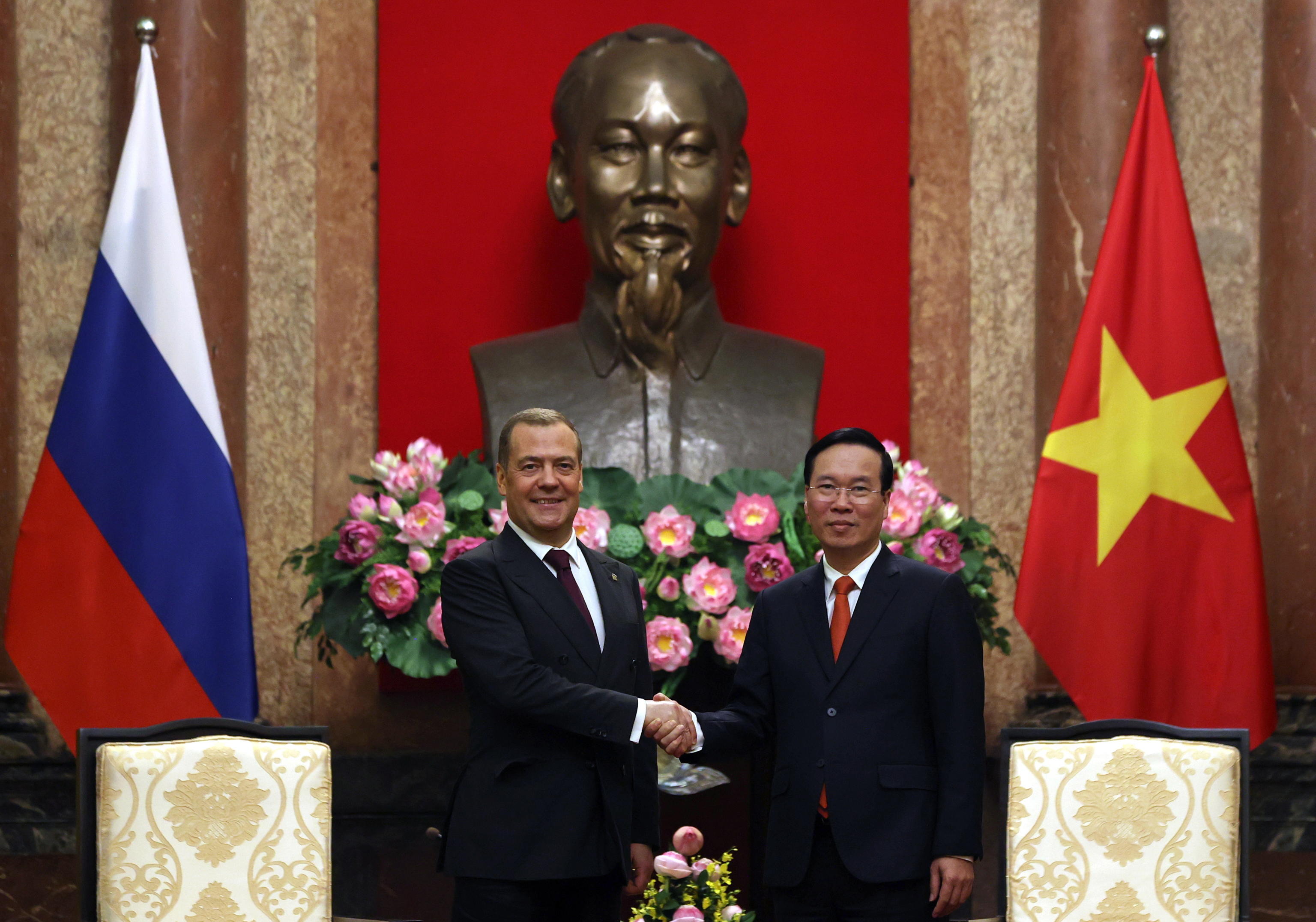 MEDVEDEV THUONG