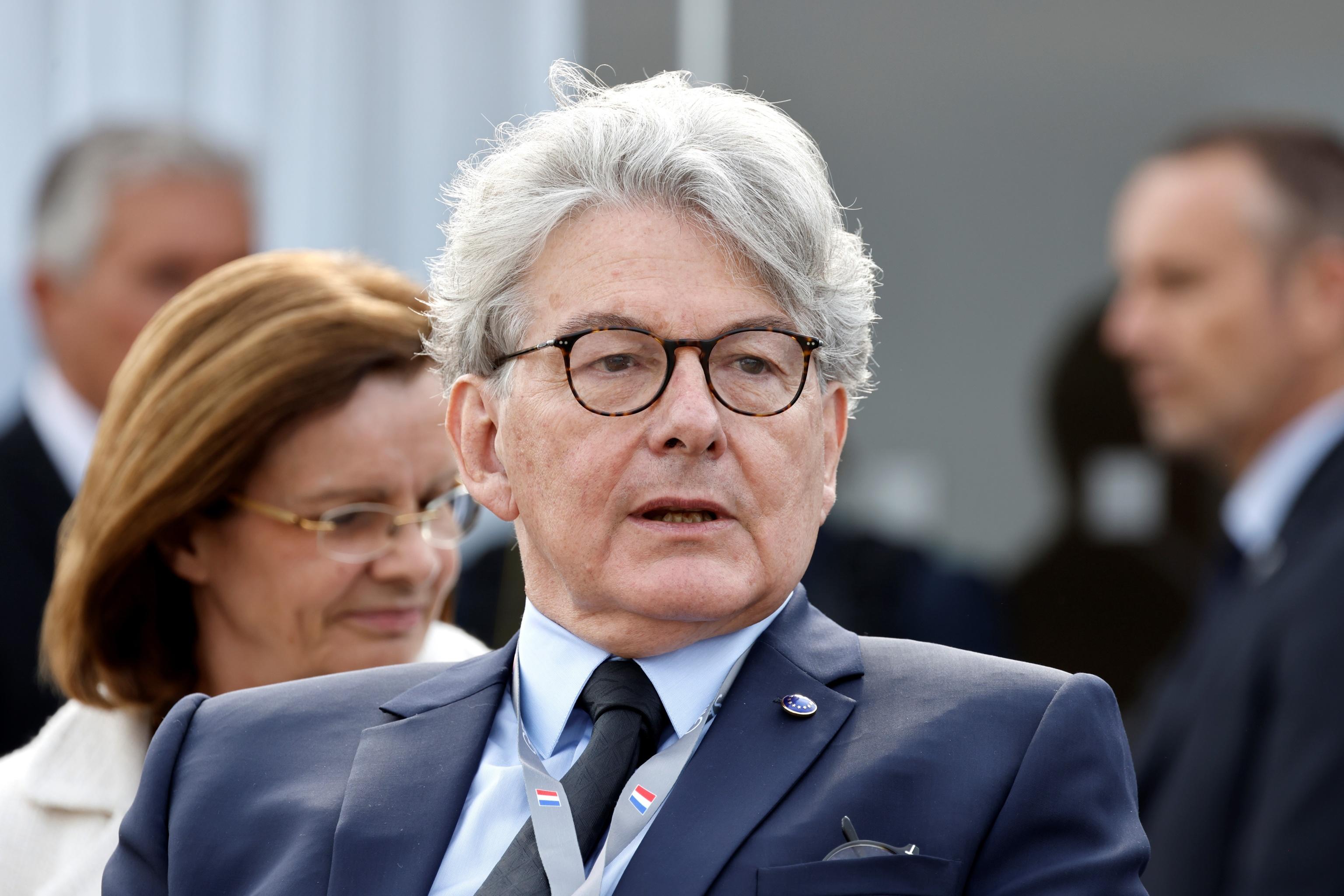 EPA/LUDOVIC MARIN / POOL