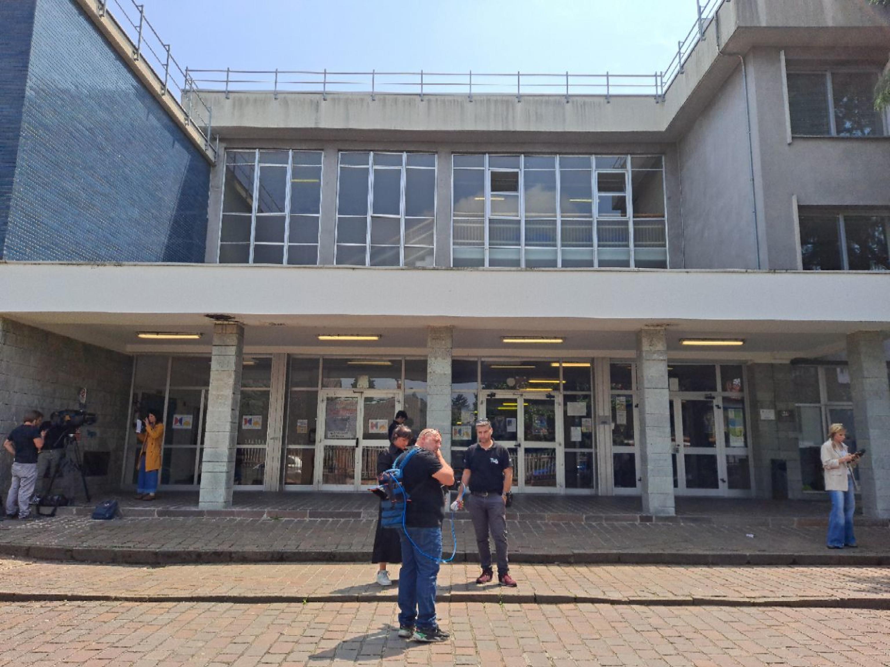 ABBIATEGRASSO PROF ACCOLTELLATA STUDENTE