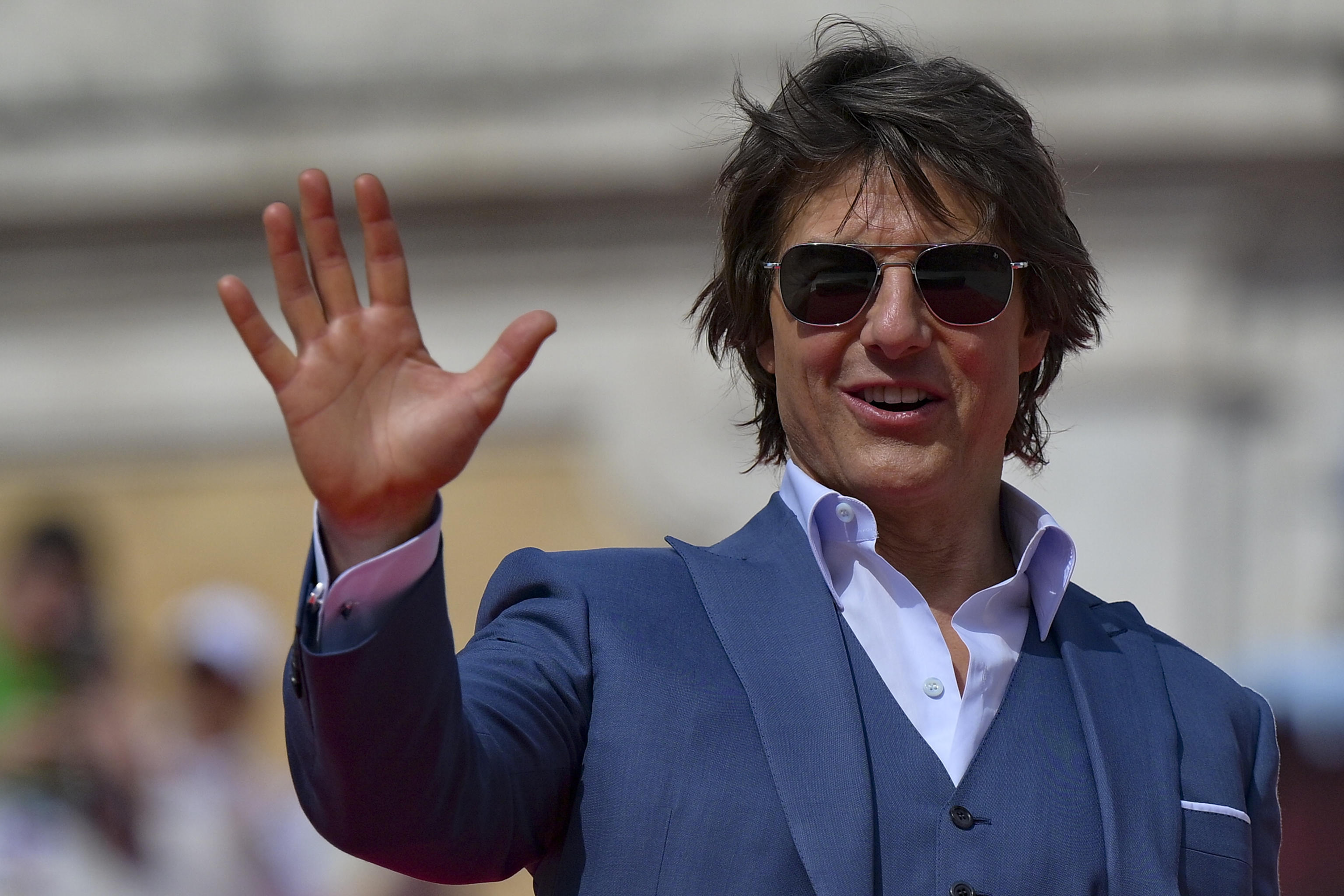 TOM CRUISE