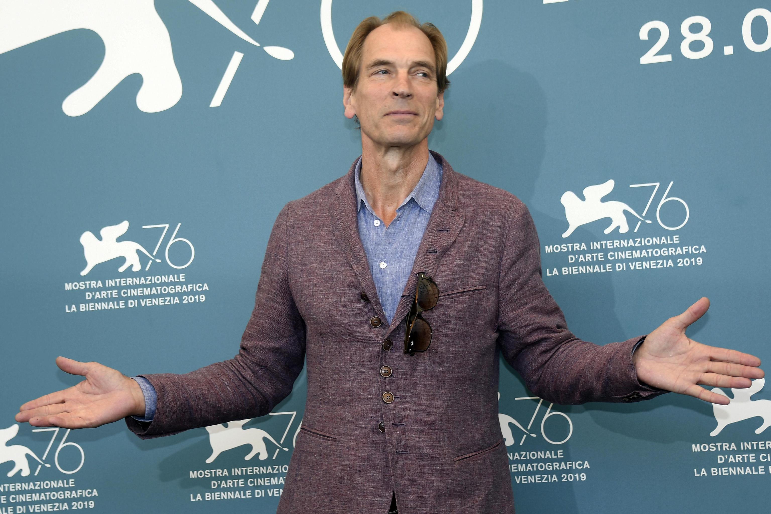JULIAN SANDS