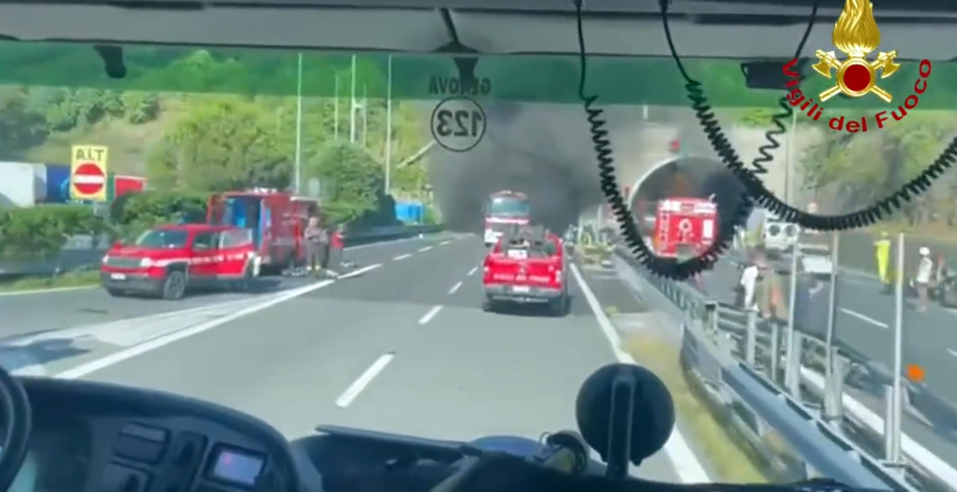 ANSA/Twitter / Vigili del Fuoco