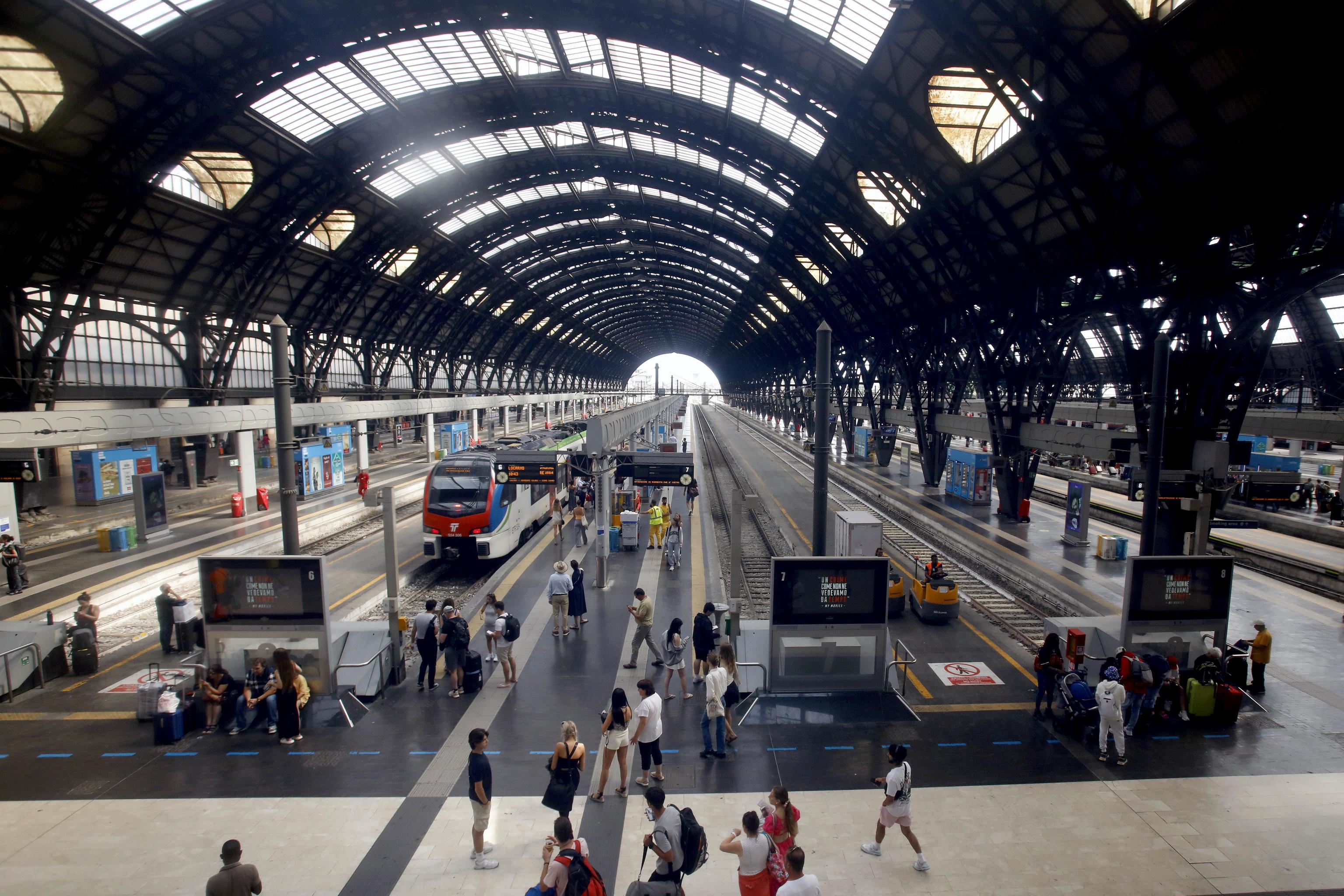 SCIOPERO TRENI STAZIONE MILANO