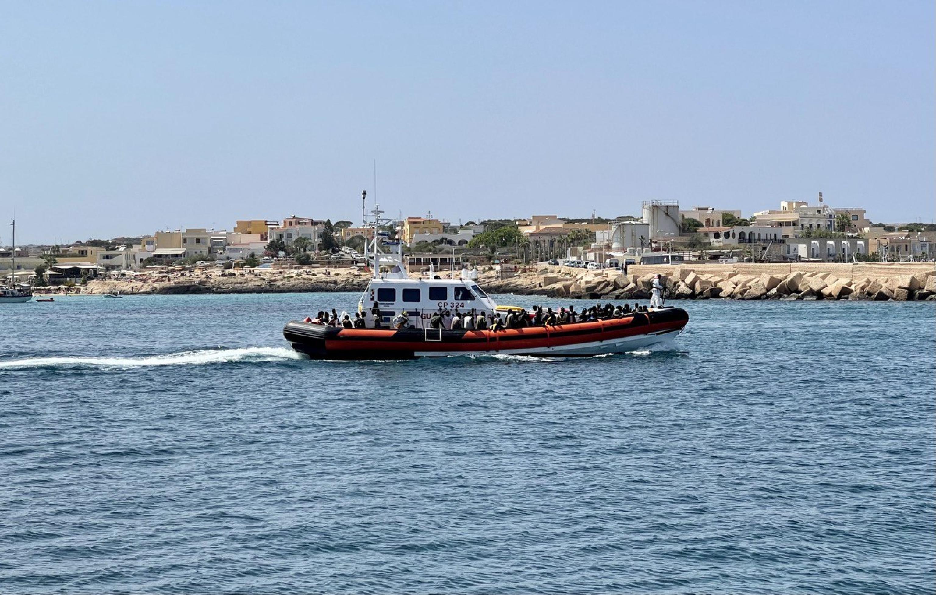 PERSONE MIGRANTI LAMPEDUSA