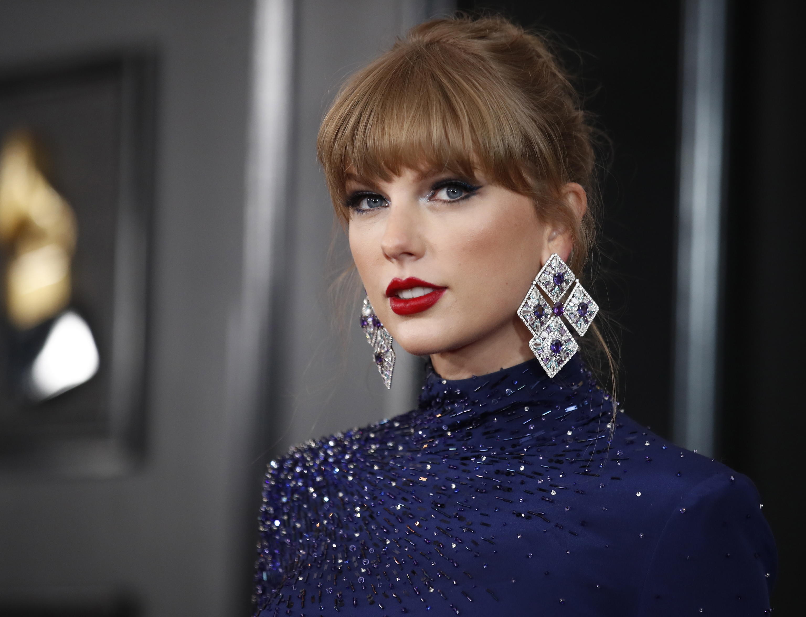 TAYLOR SWIFT