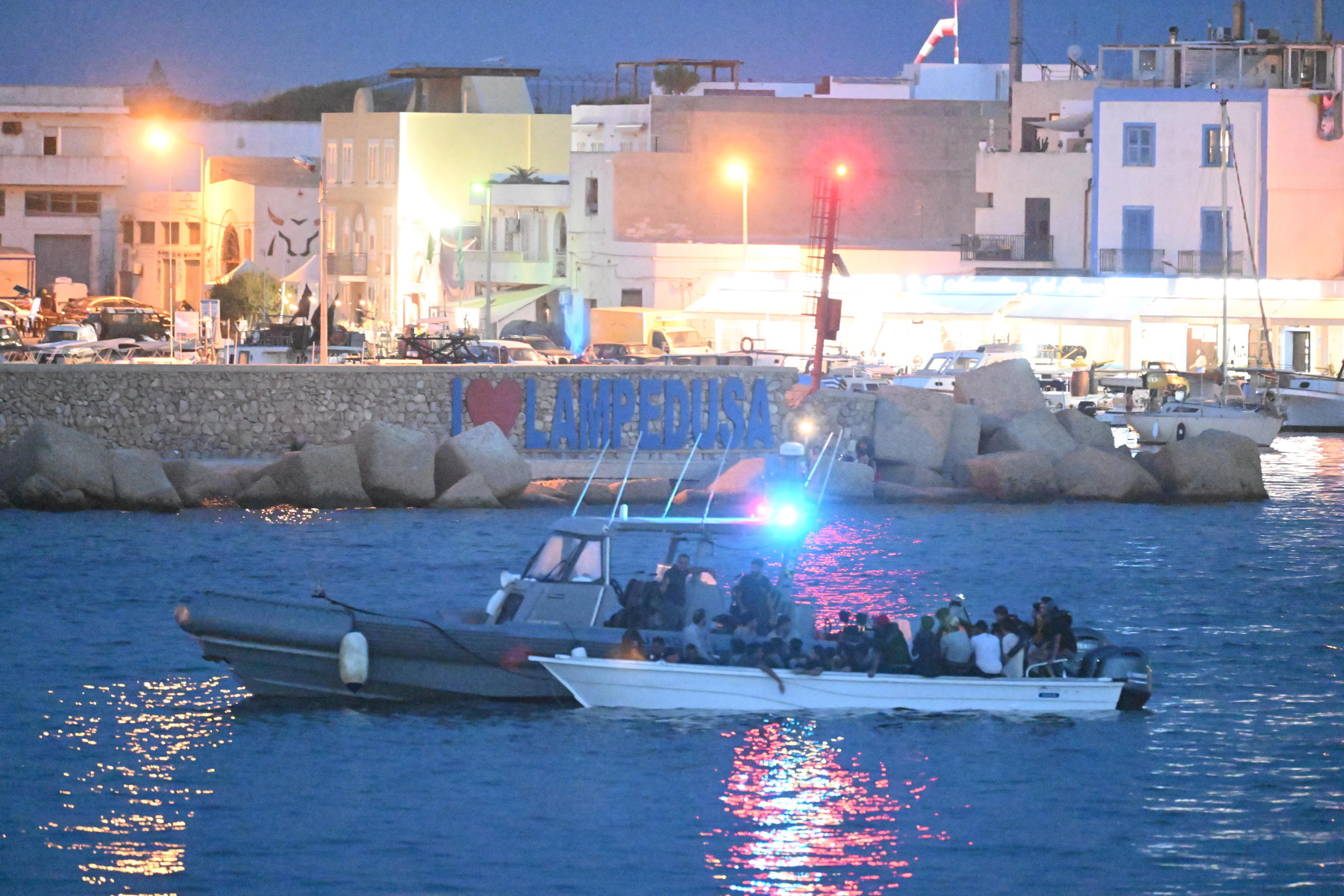 LAMPEDUSA PERSONE MIGRANTI