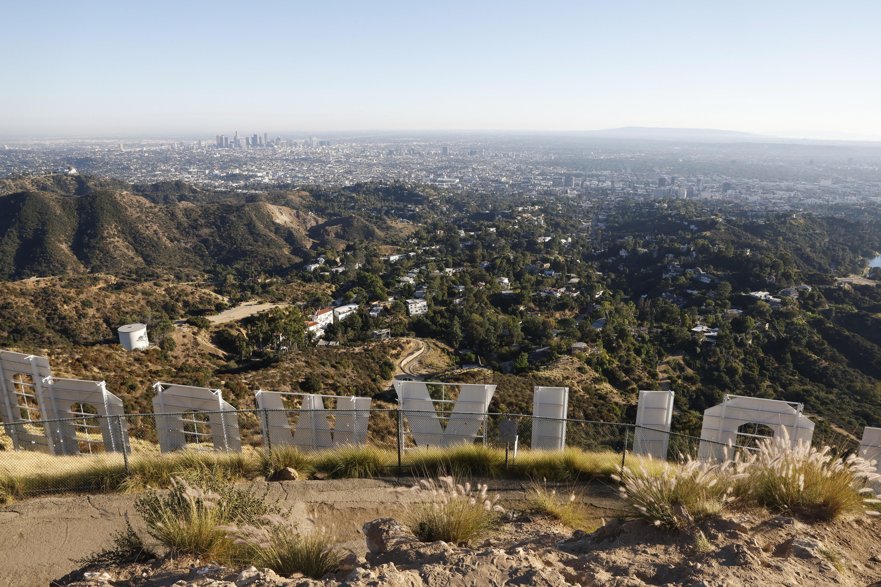 EPA/CAROLINE BREHMAN