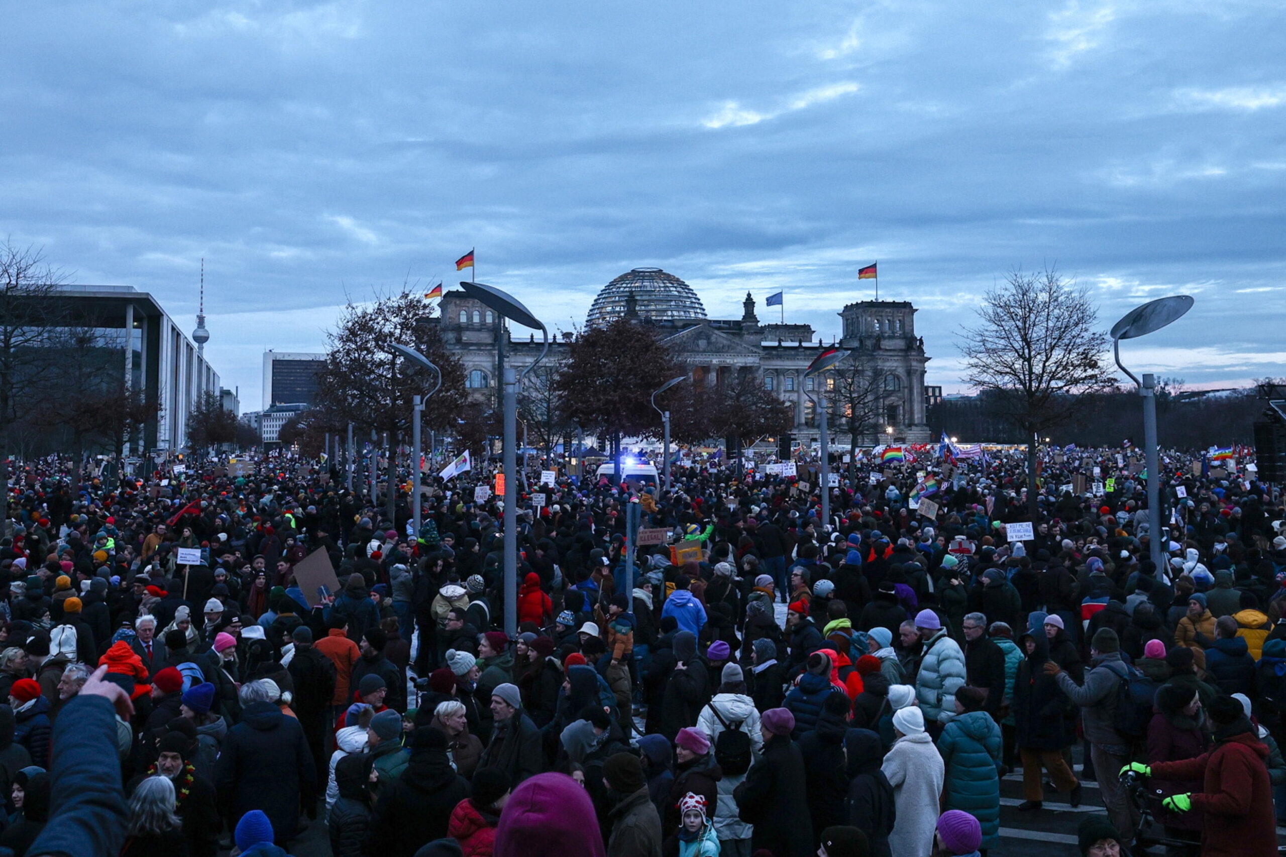PROTESTE GERMANIA CONTRO ESTREMA DESTRA AFD